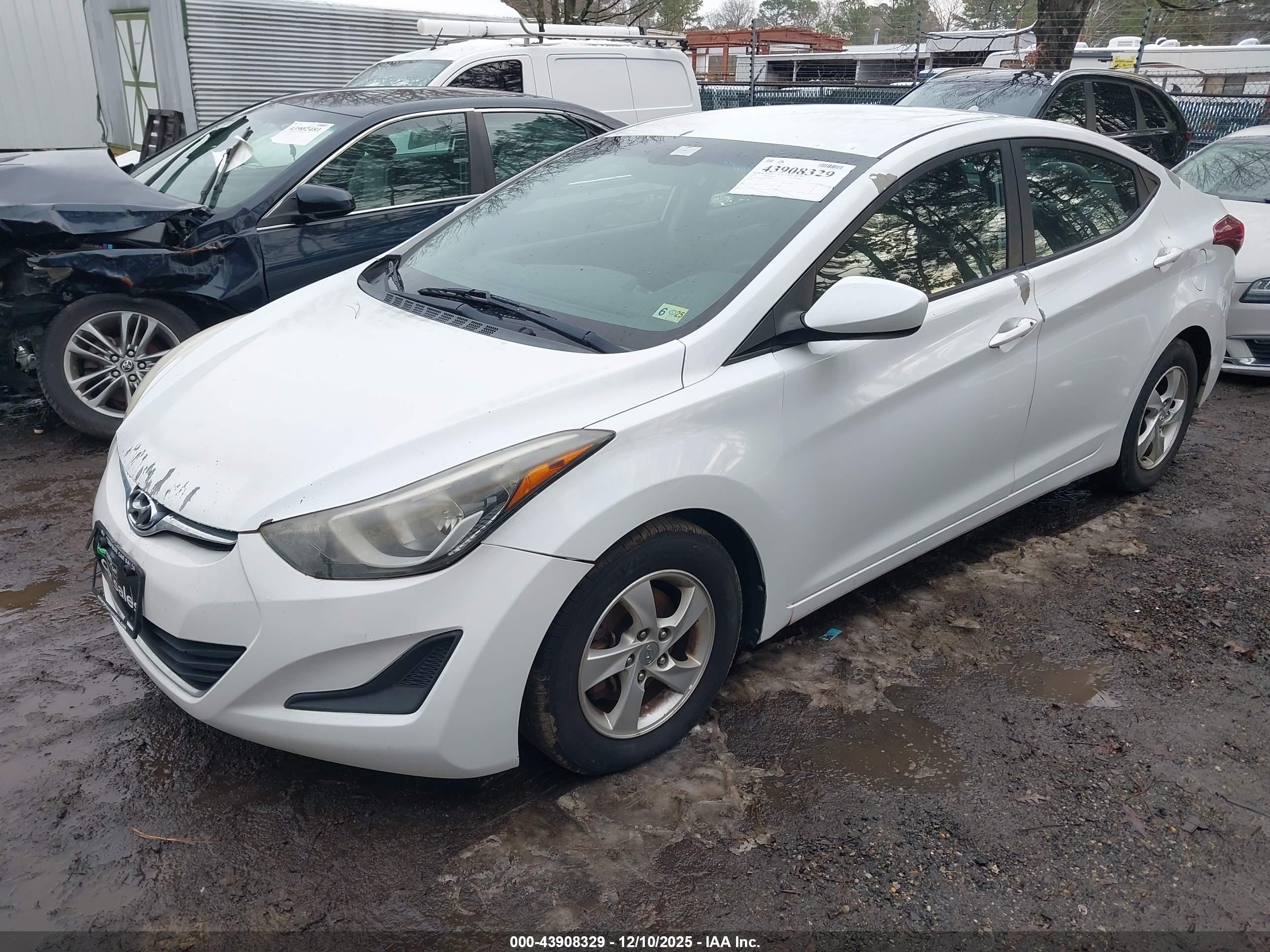 HYUNDAI ELANTRA image 2