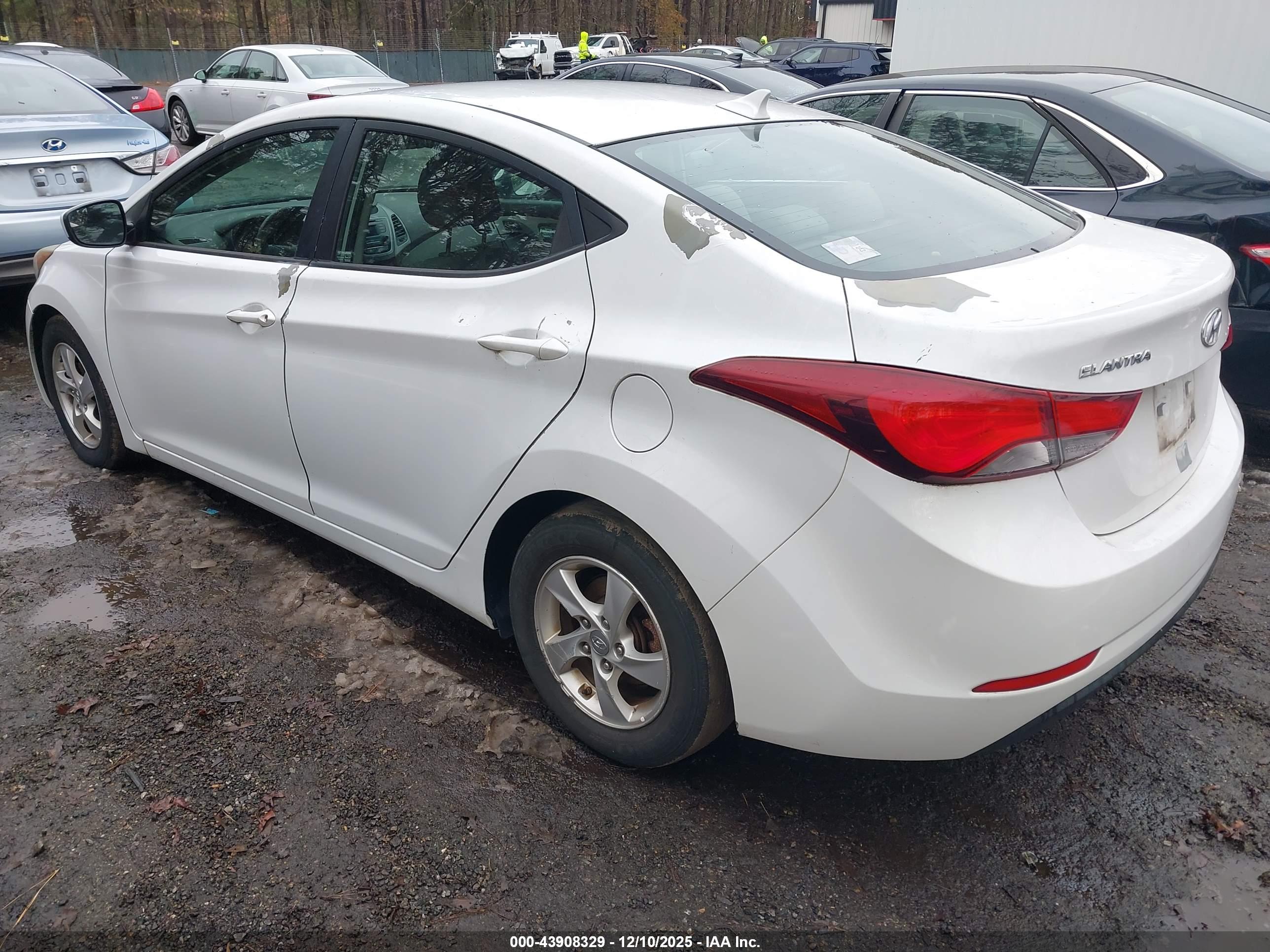 HYUNDAI ELANTRA image 3