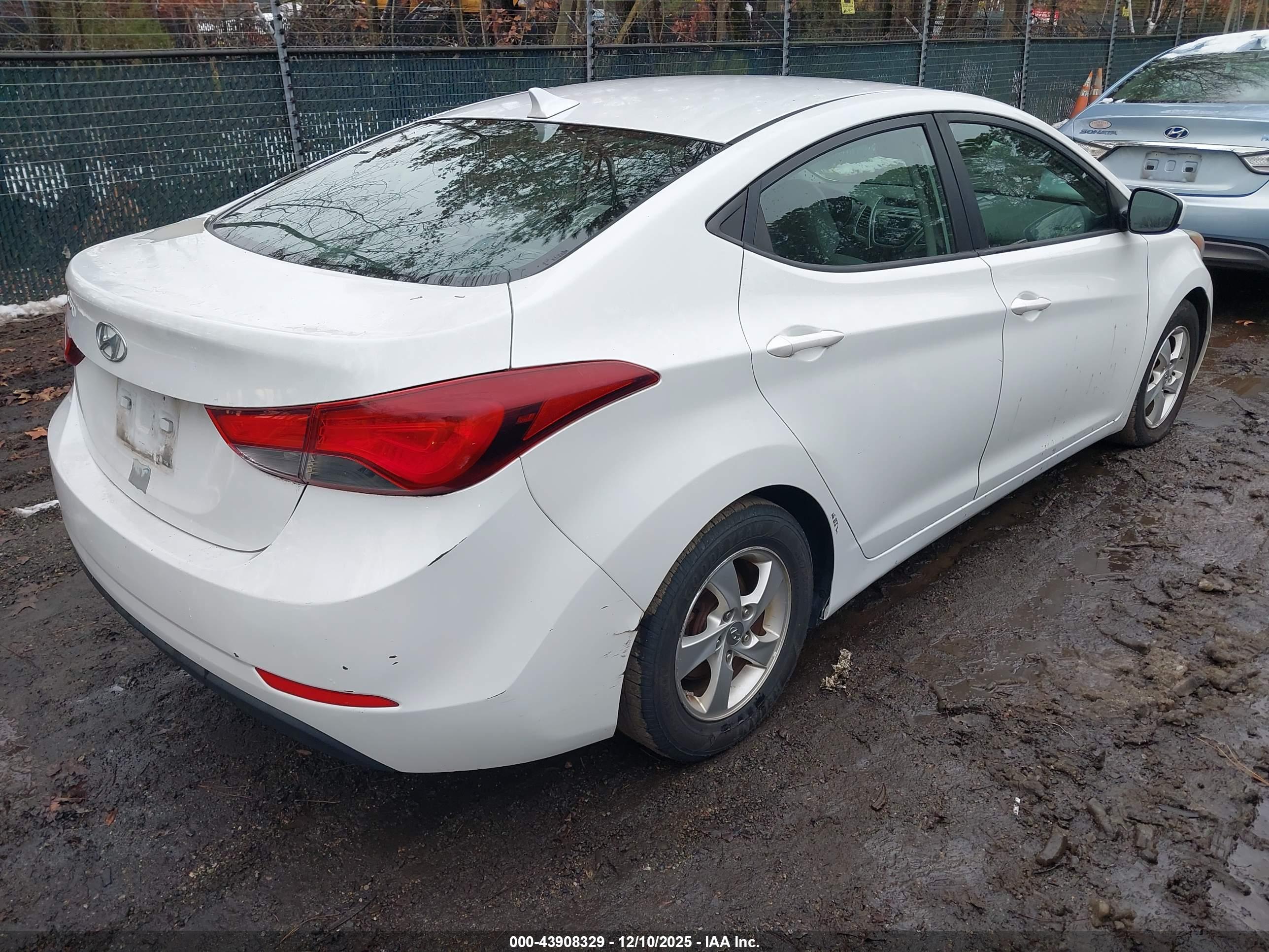 HYUNDAI ELANTRA image 4