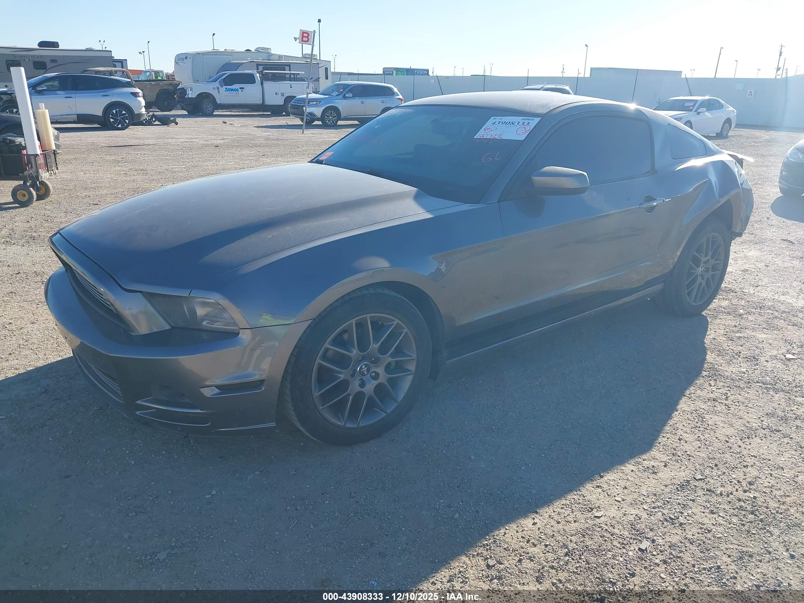 FORD MUSTANG image 2