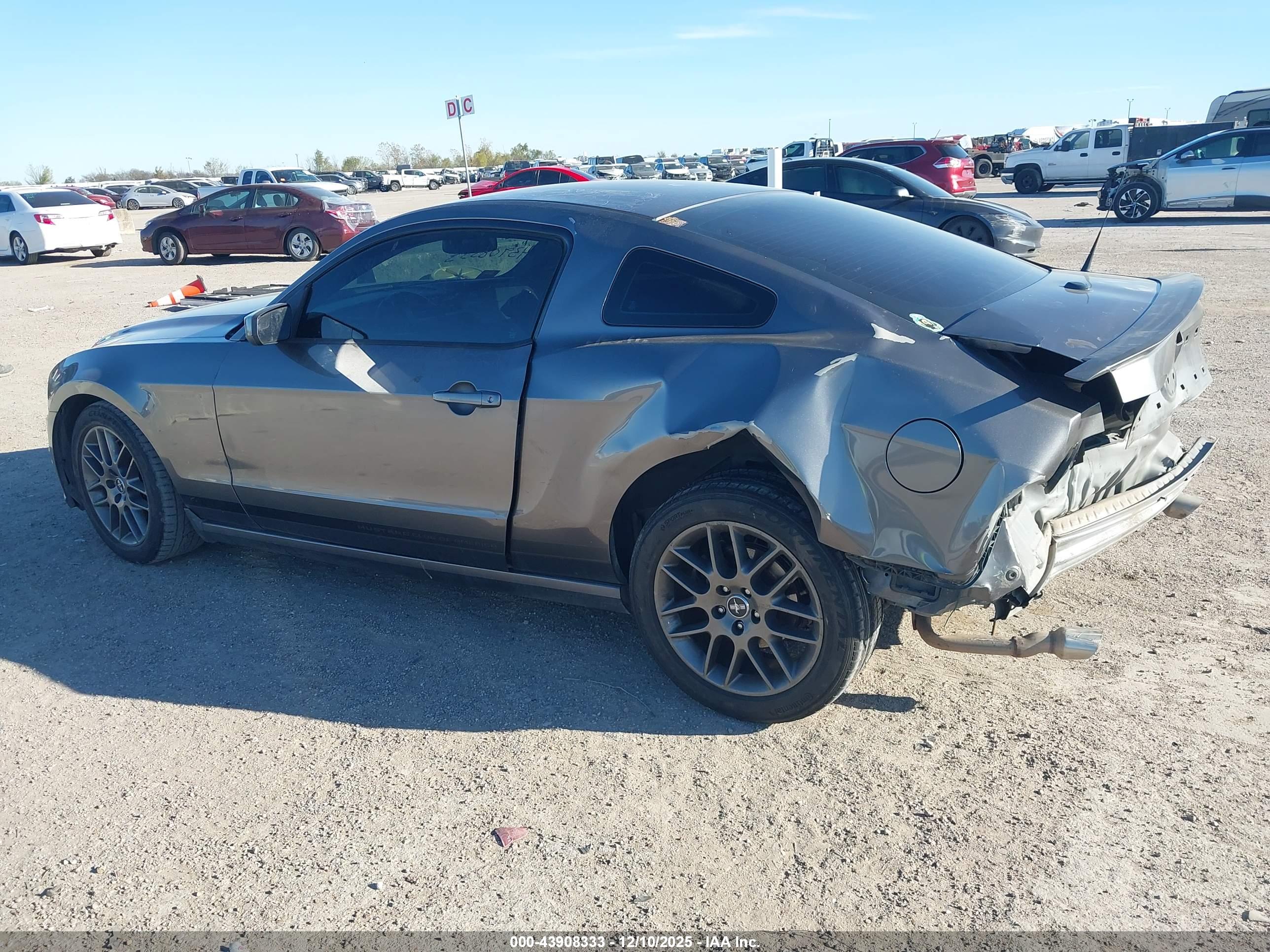 FORD MUSTANG image 3