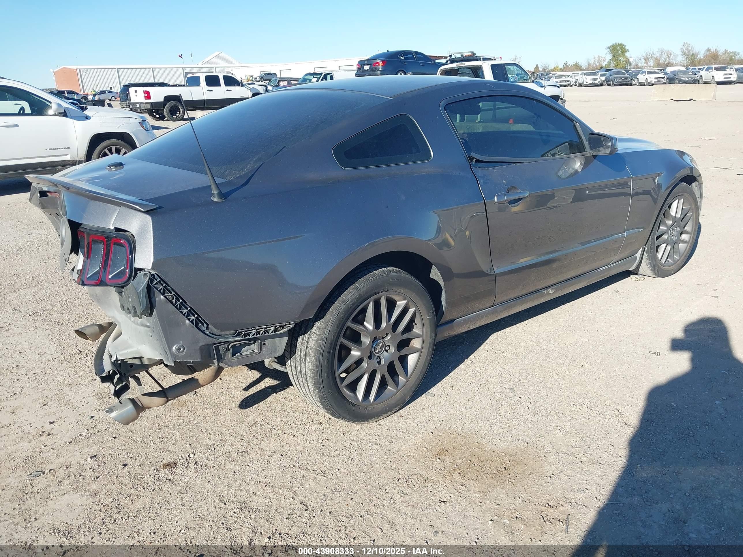 FORD MUSTANG image 4