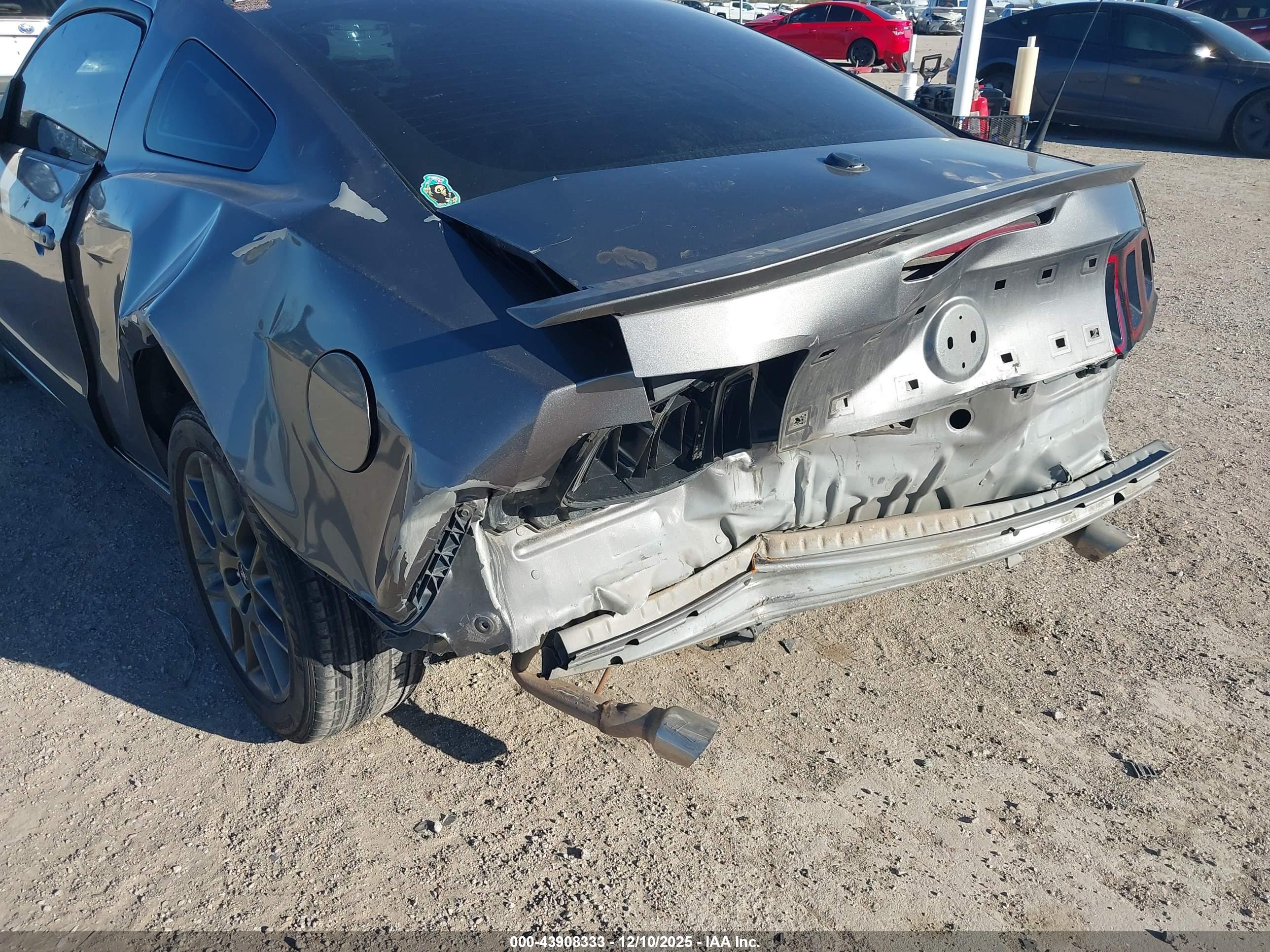 FORD MUSTANG image 6