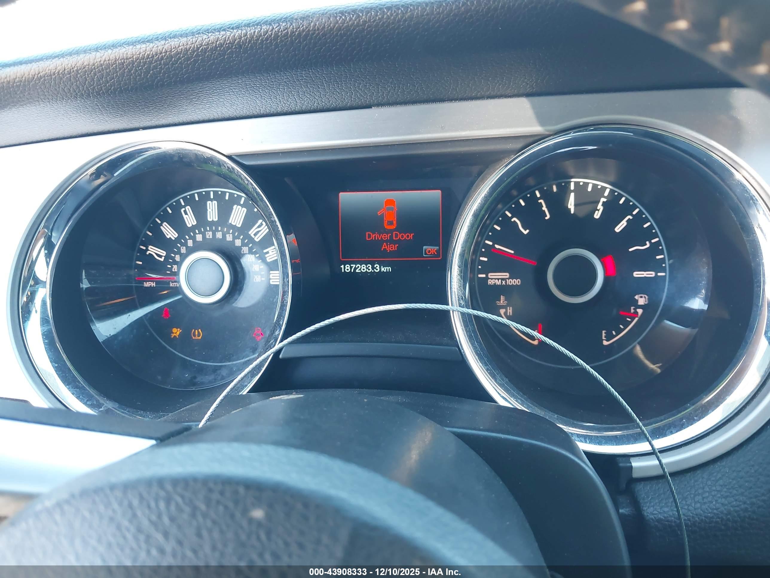 FORD MUSTANG image 7