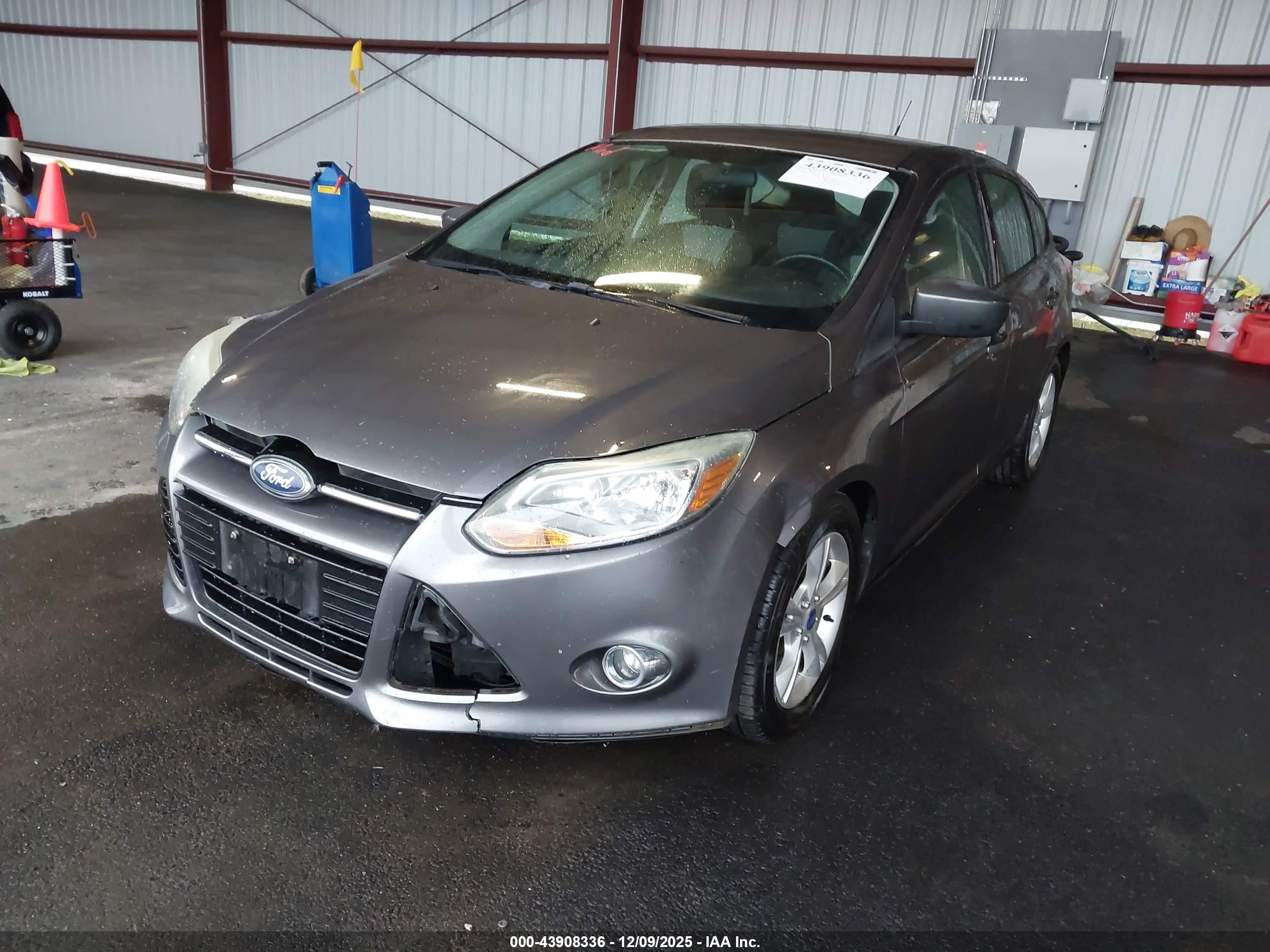 FORD FOCUS image 2