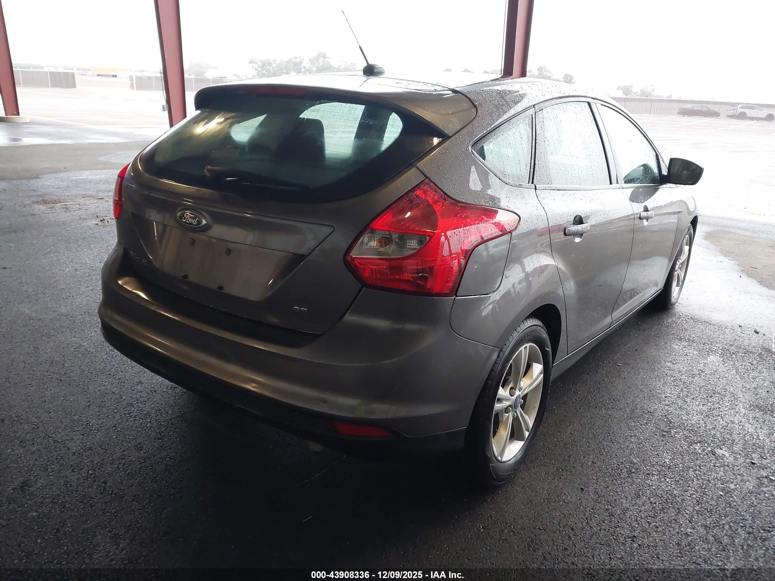 FORD FOCUS image 4