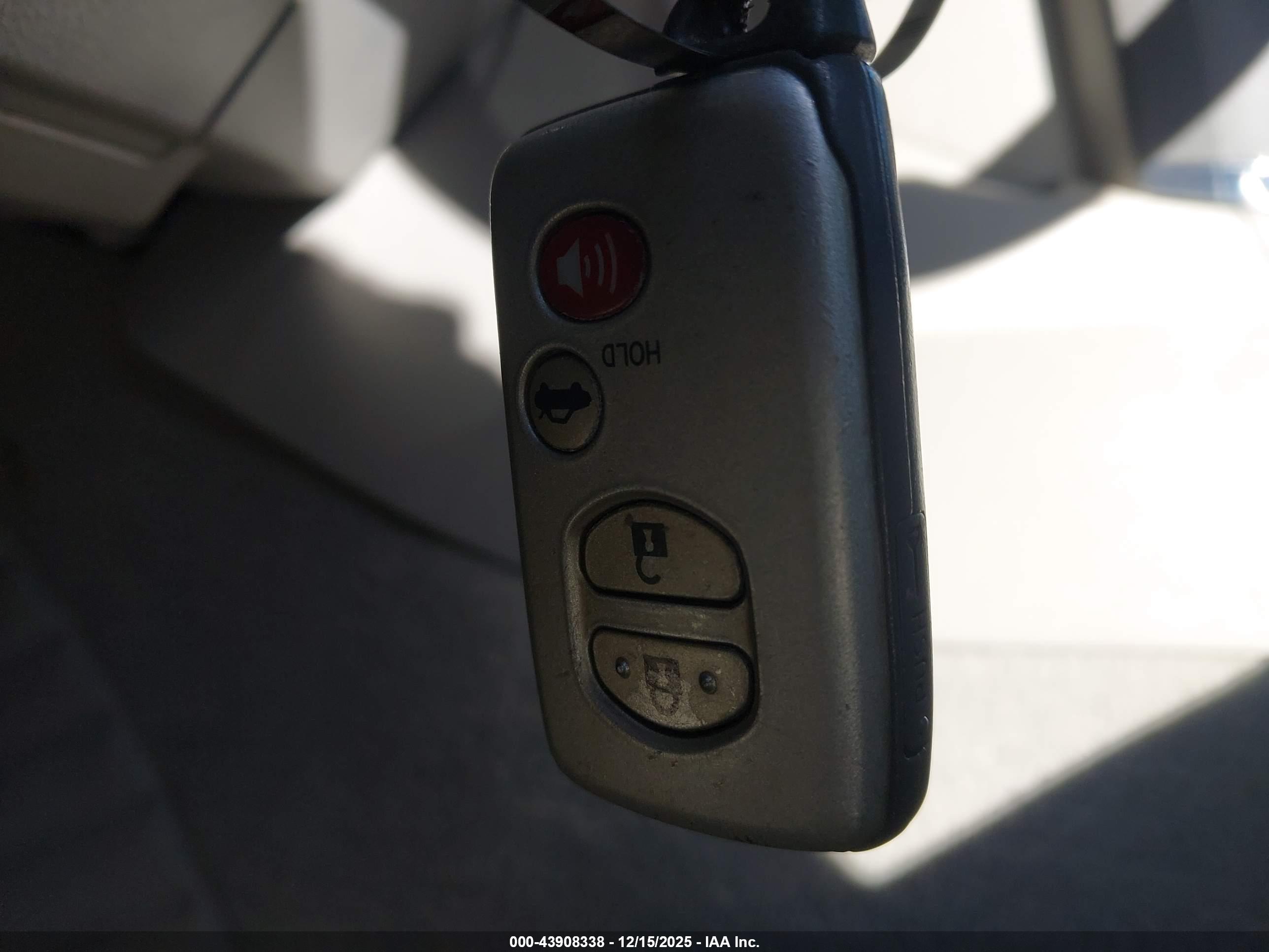TOYOTA CAMRY image 11