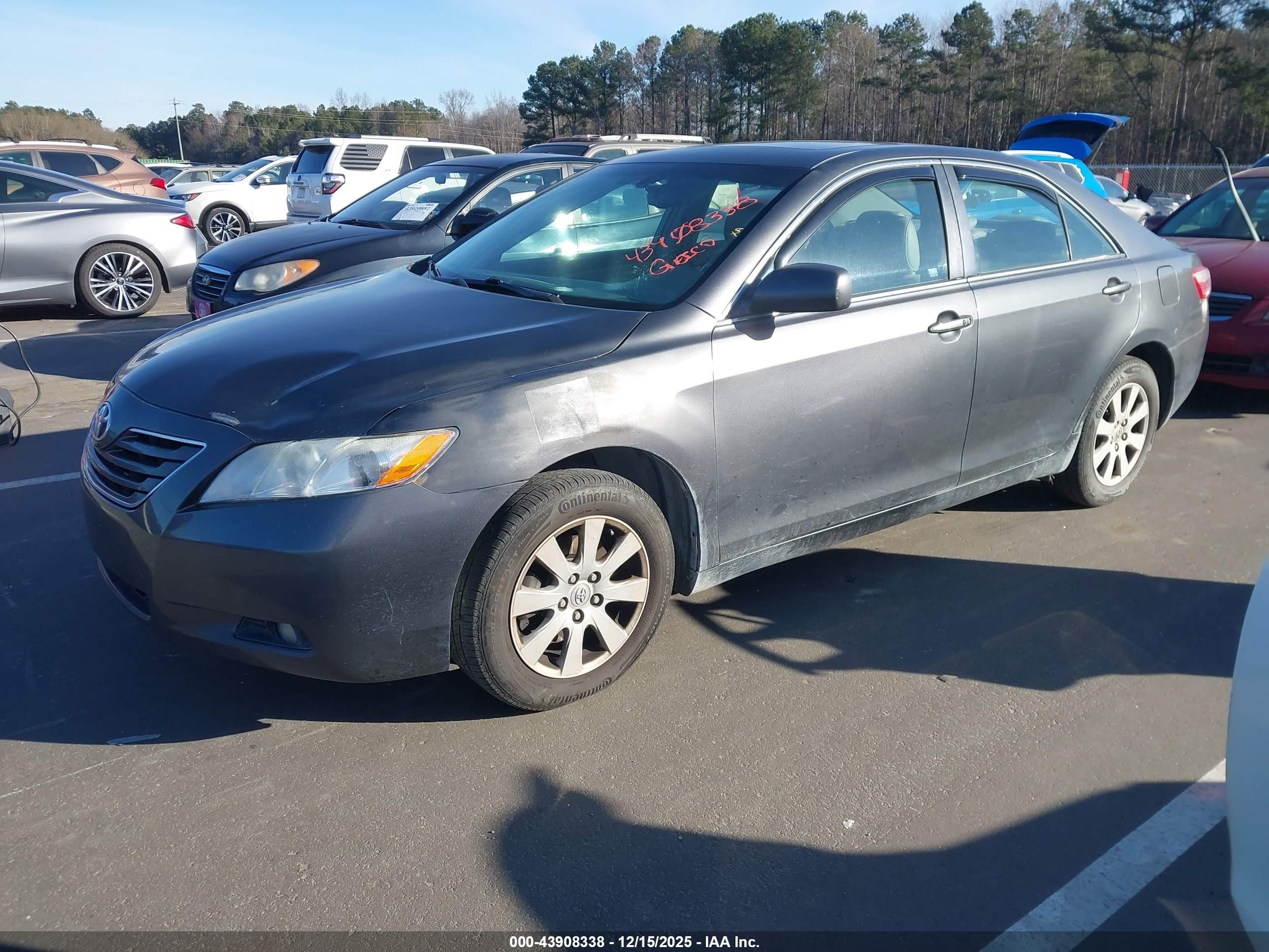 TOYOTA CAMRY image 2