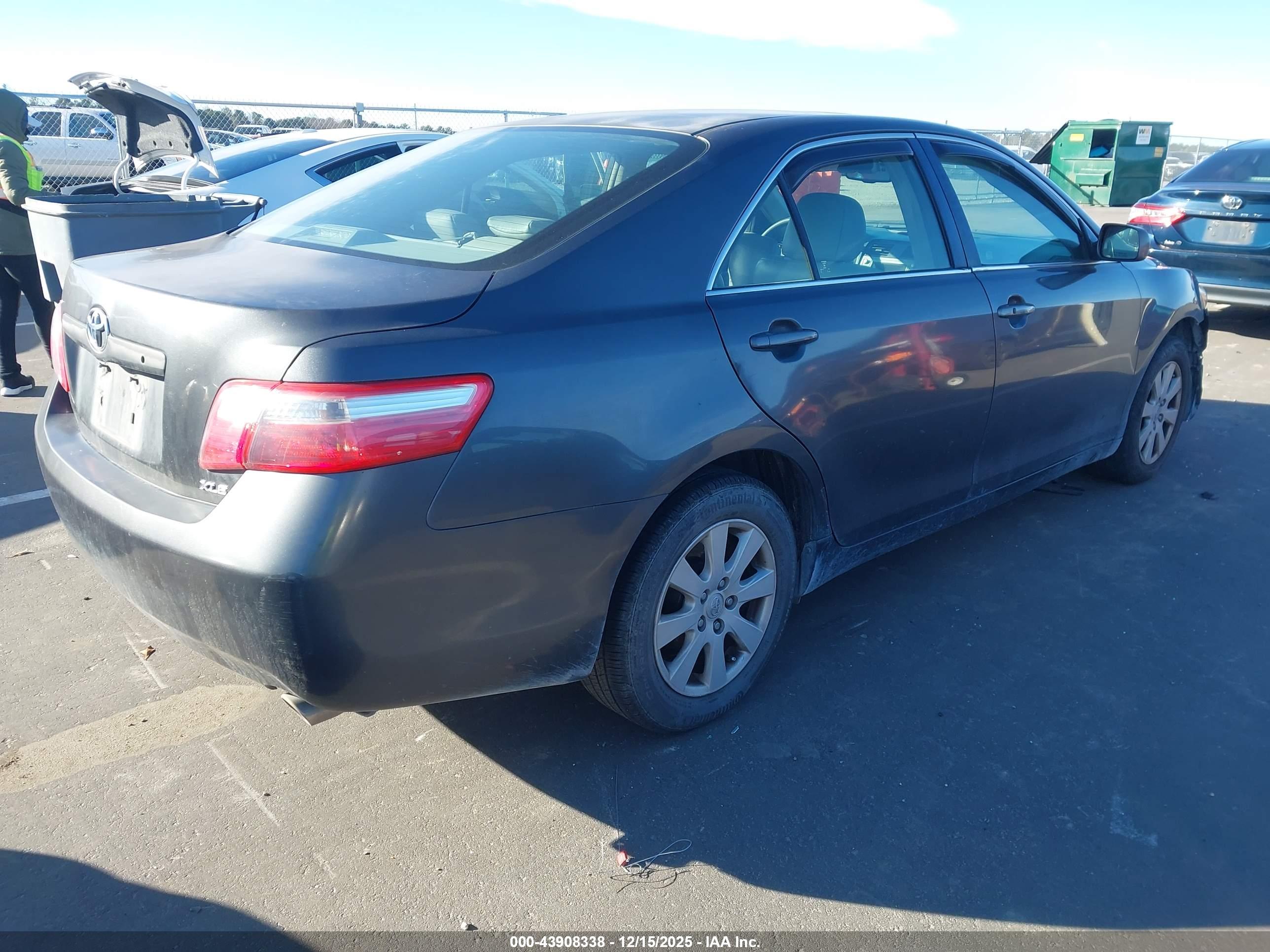 TOYOTA CAMRY image 4