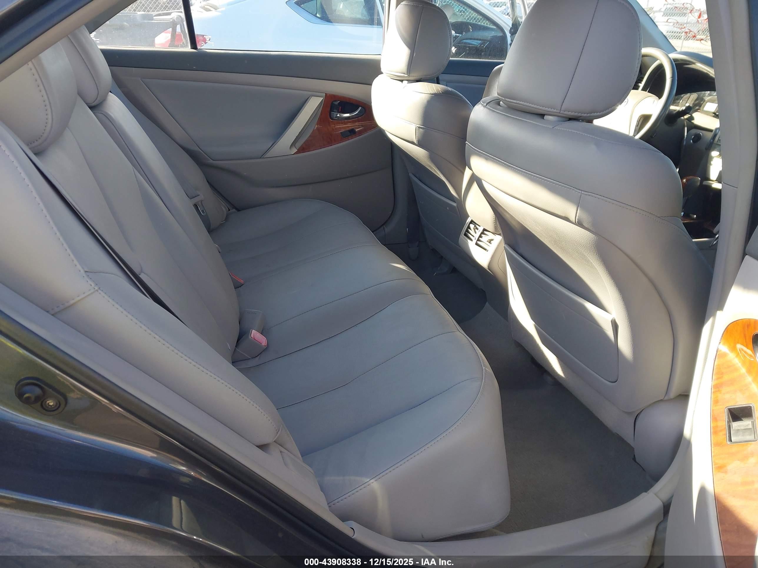 TOYOTA CAMRY image 8