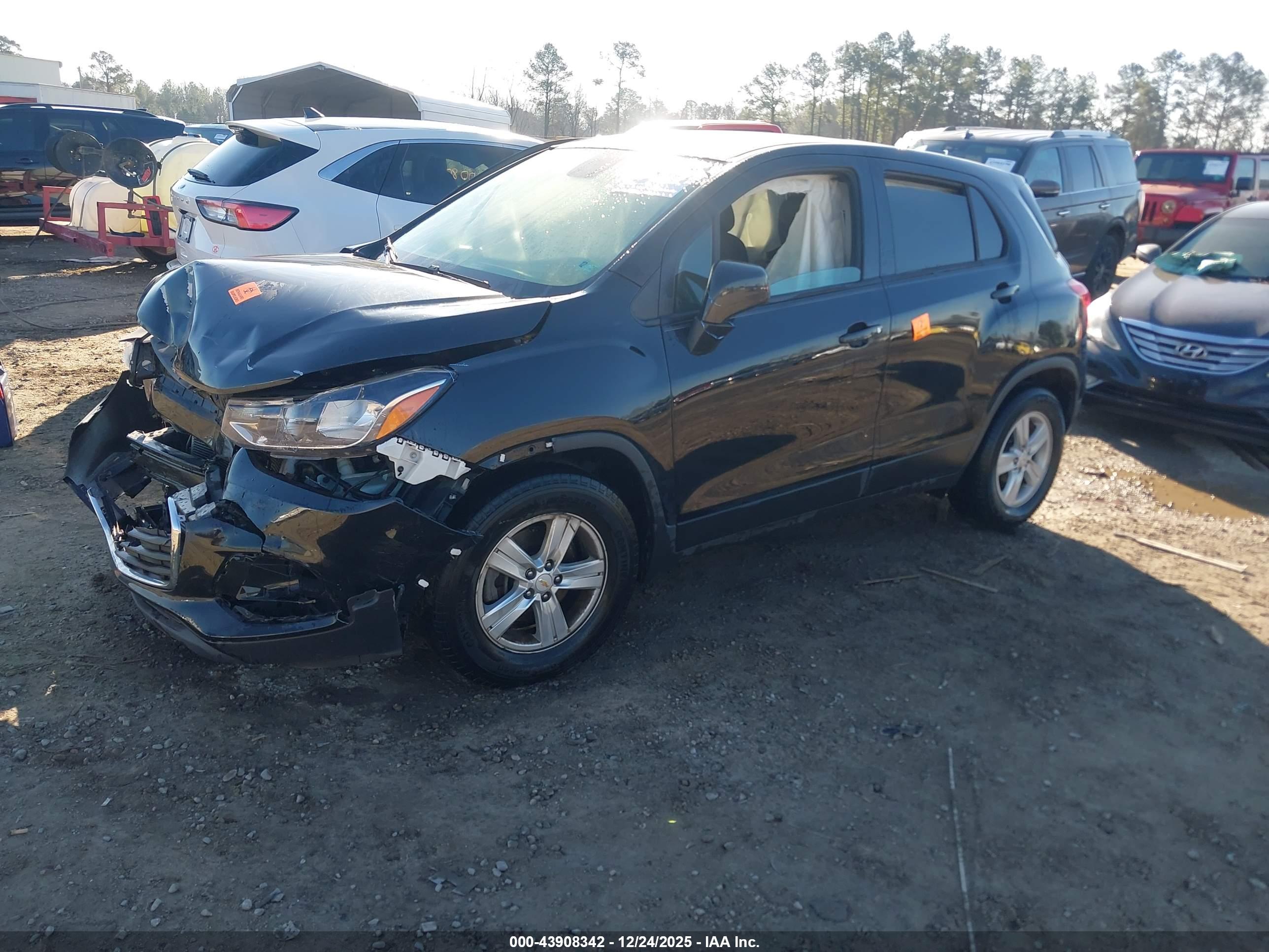 CHEVROLET TRAX image 2