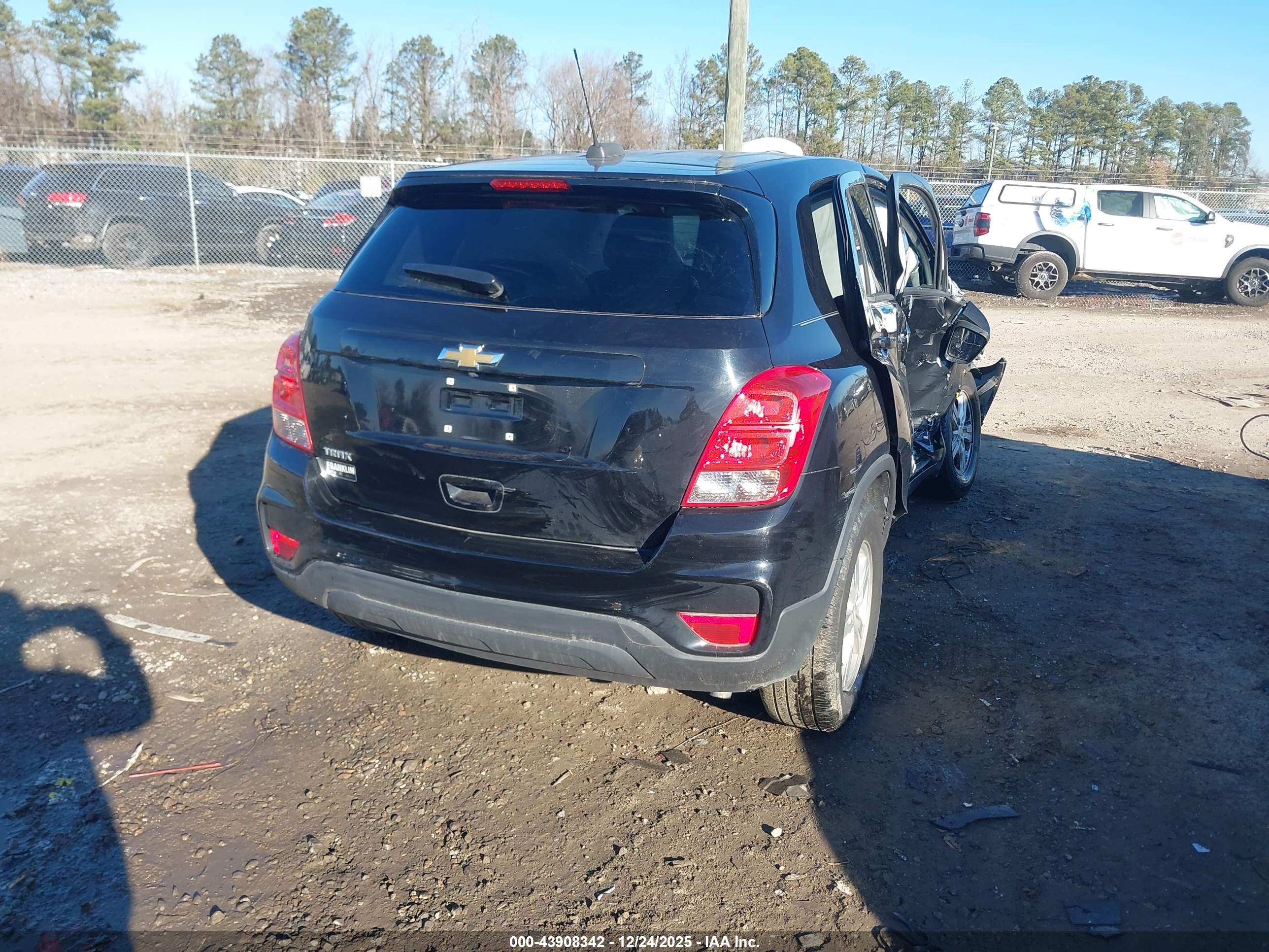 CHEVROLET TRAX image 4