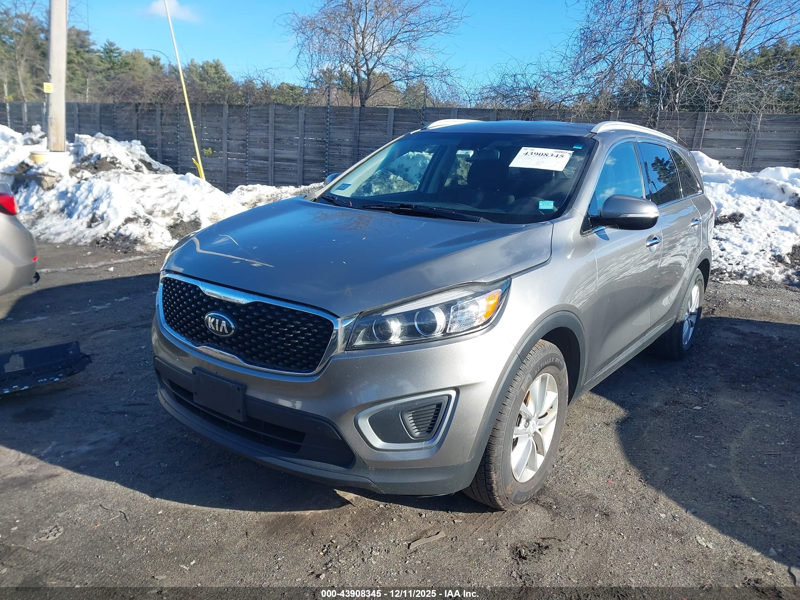 KIA SORENTO image 2