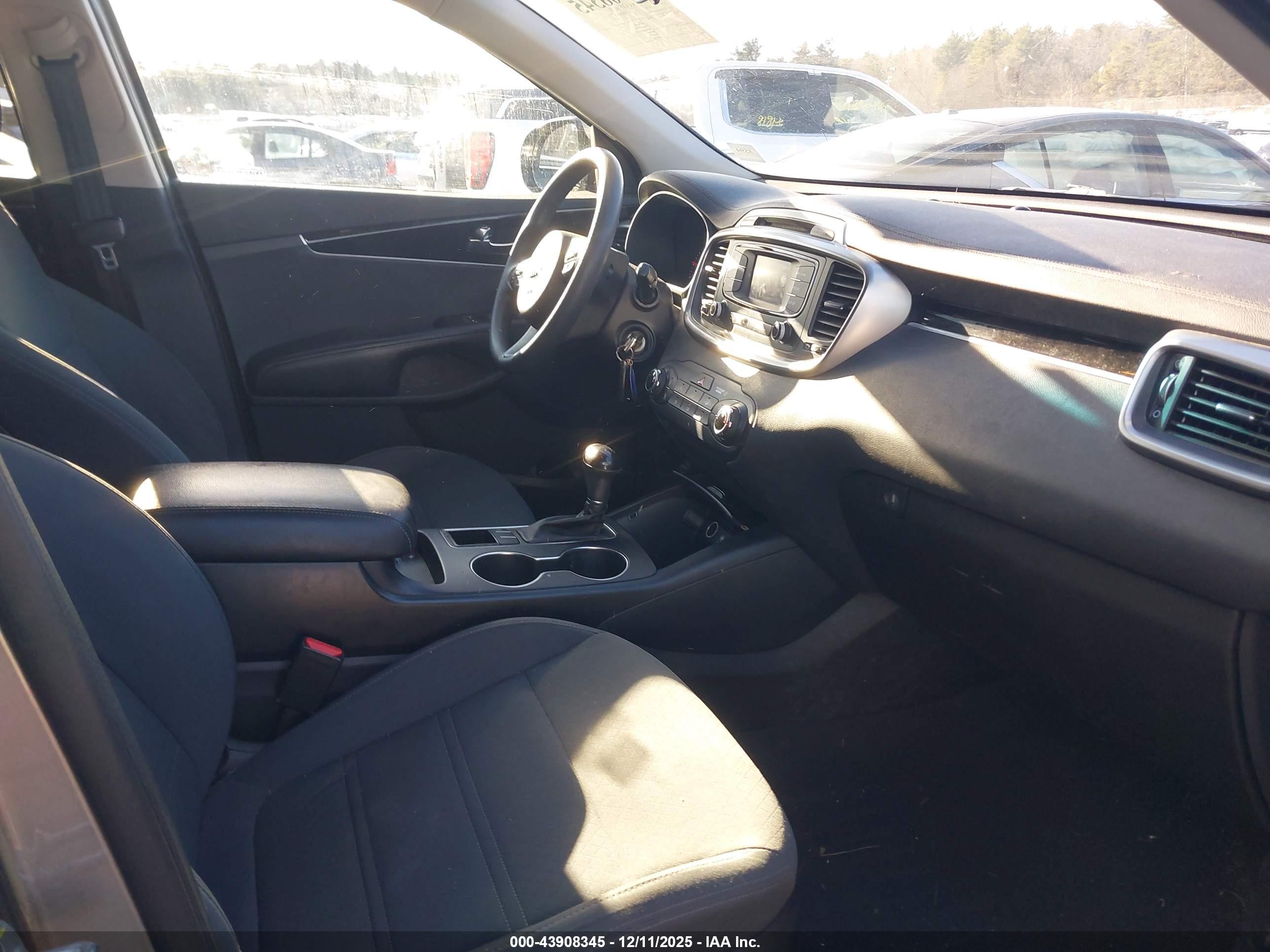 KIA SORENTO image 5