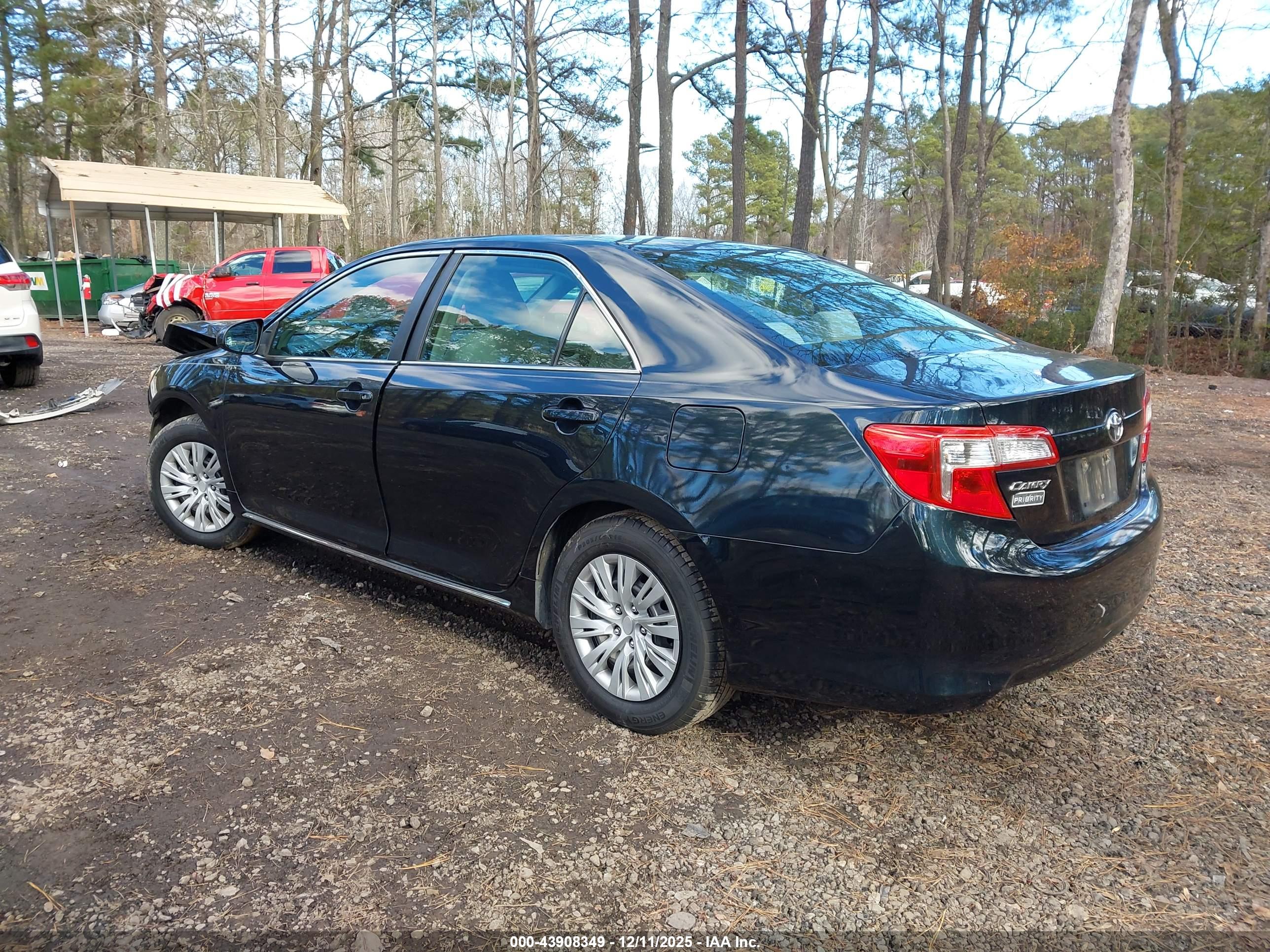 TOYOTA CAMRY image 3