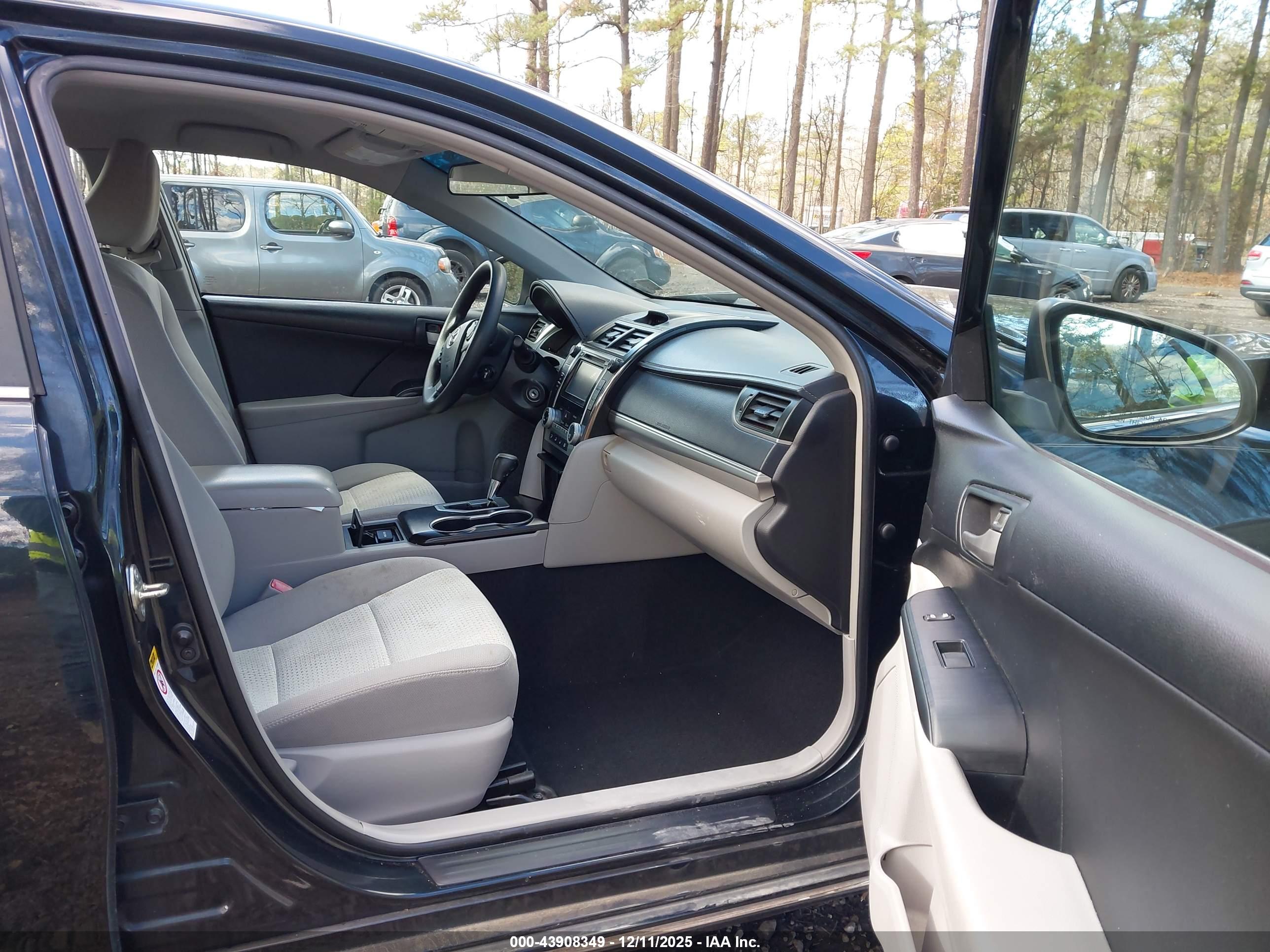 TOYOTA CAMRY image 5