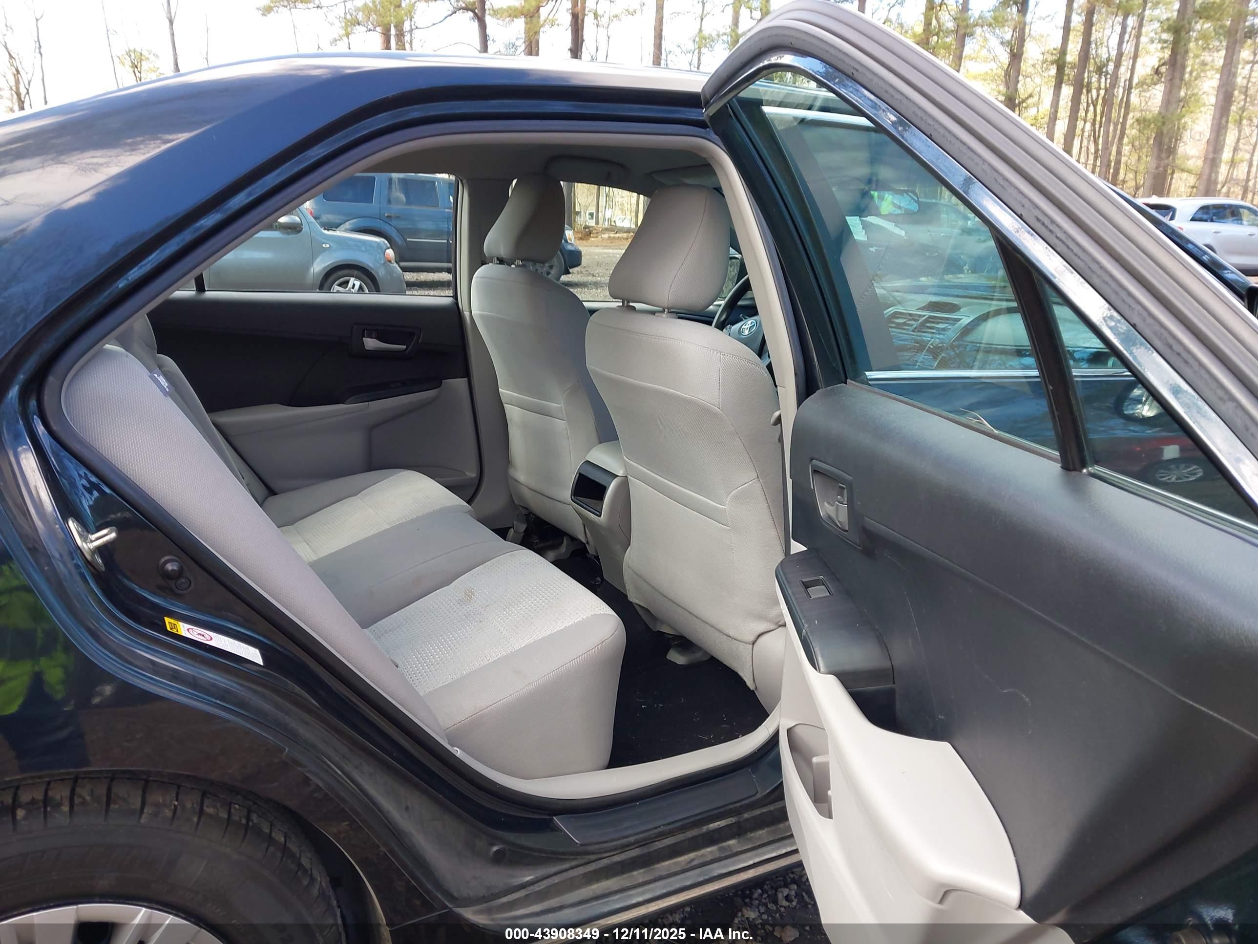 TOYOTA CAMRY image 8