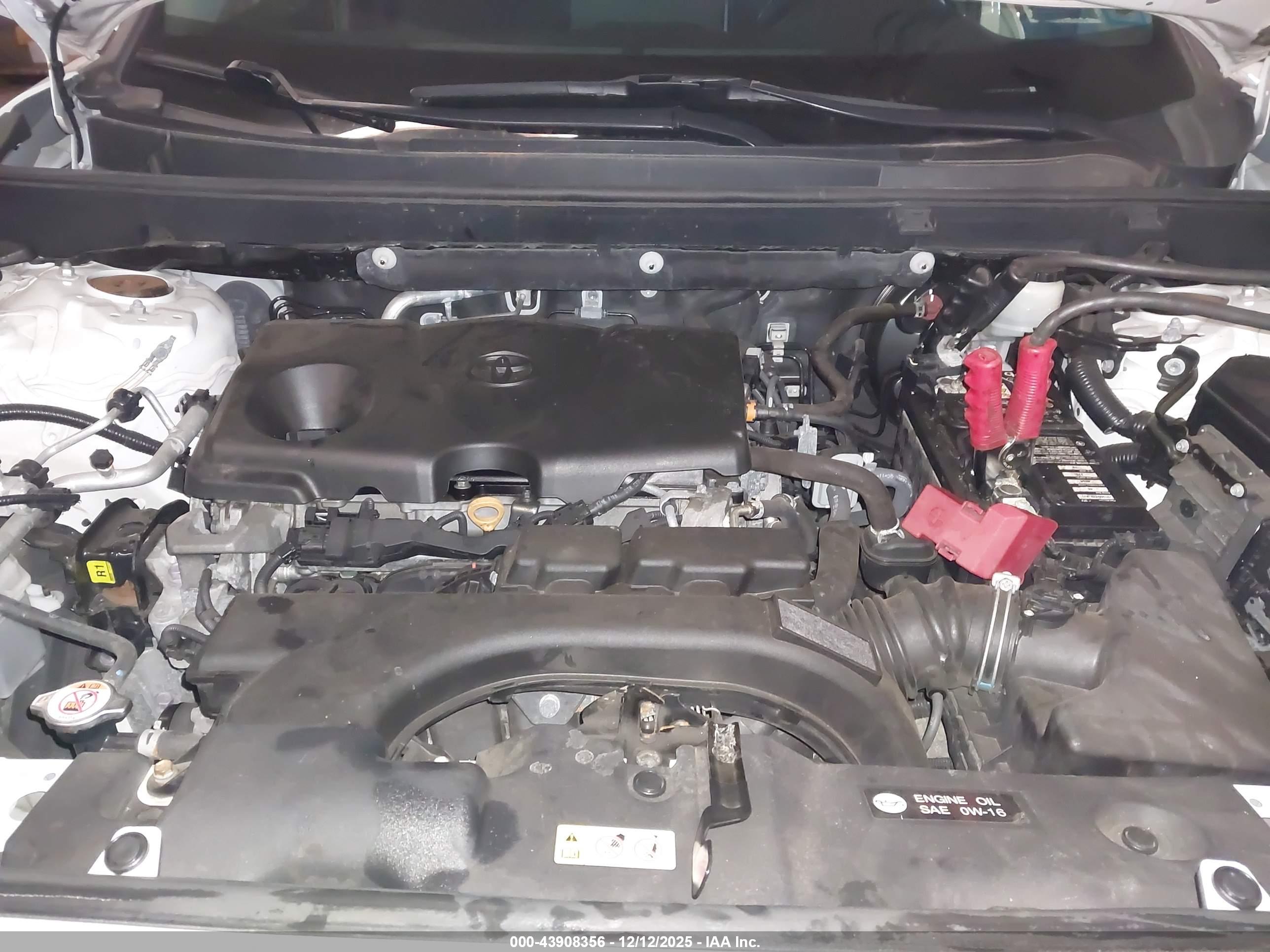 TOYOTA RAV4 image 10