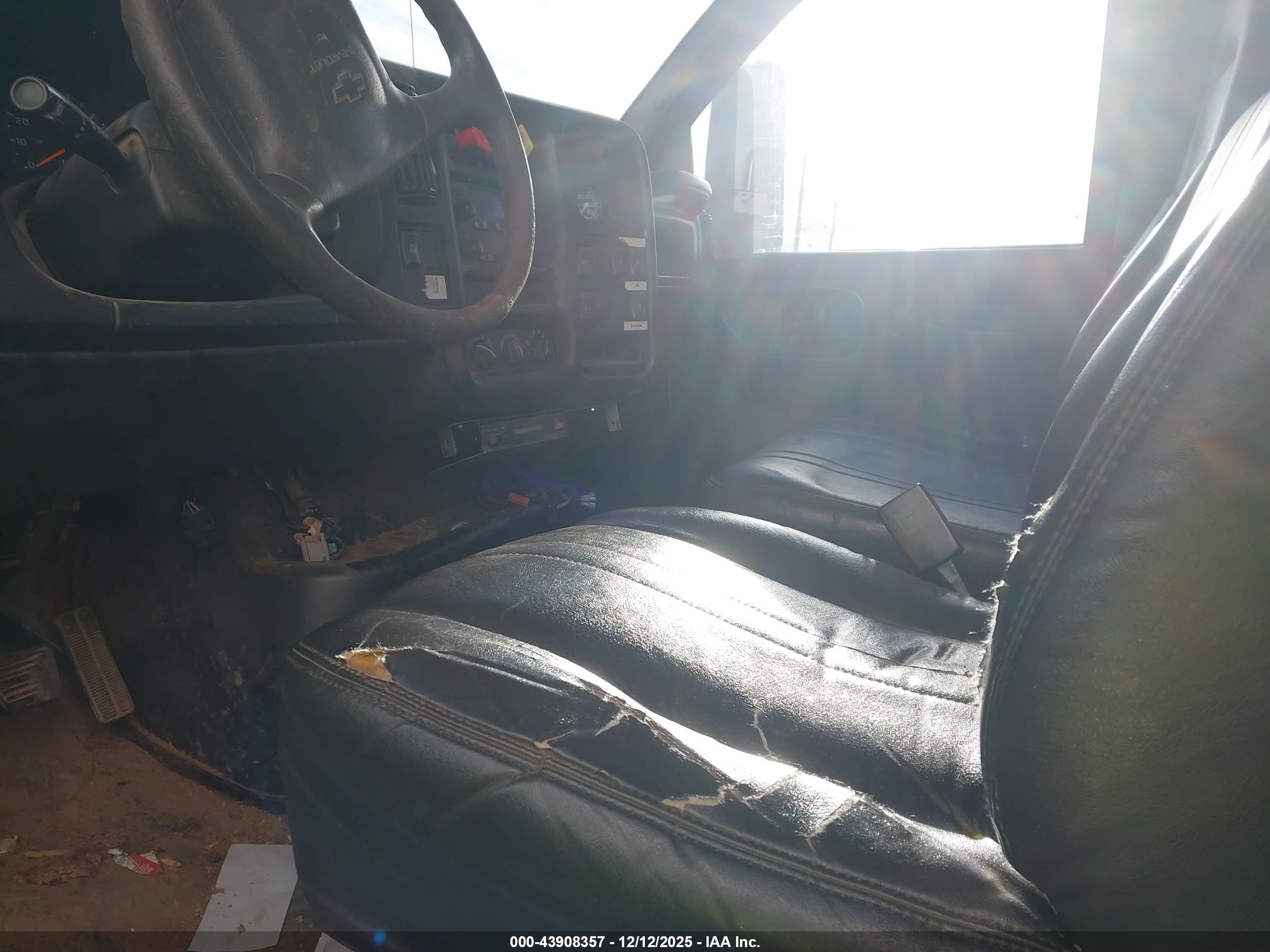 CHEVROLET CC7500 image 8
