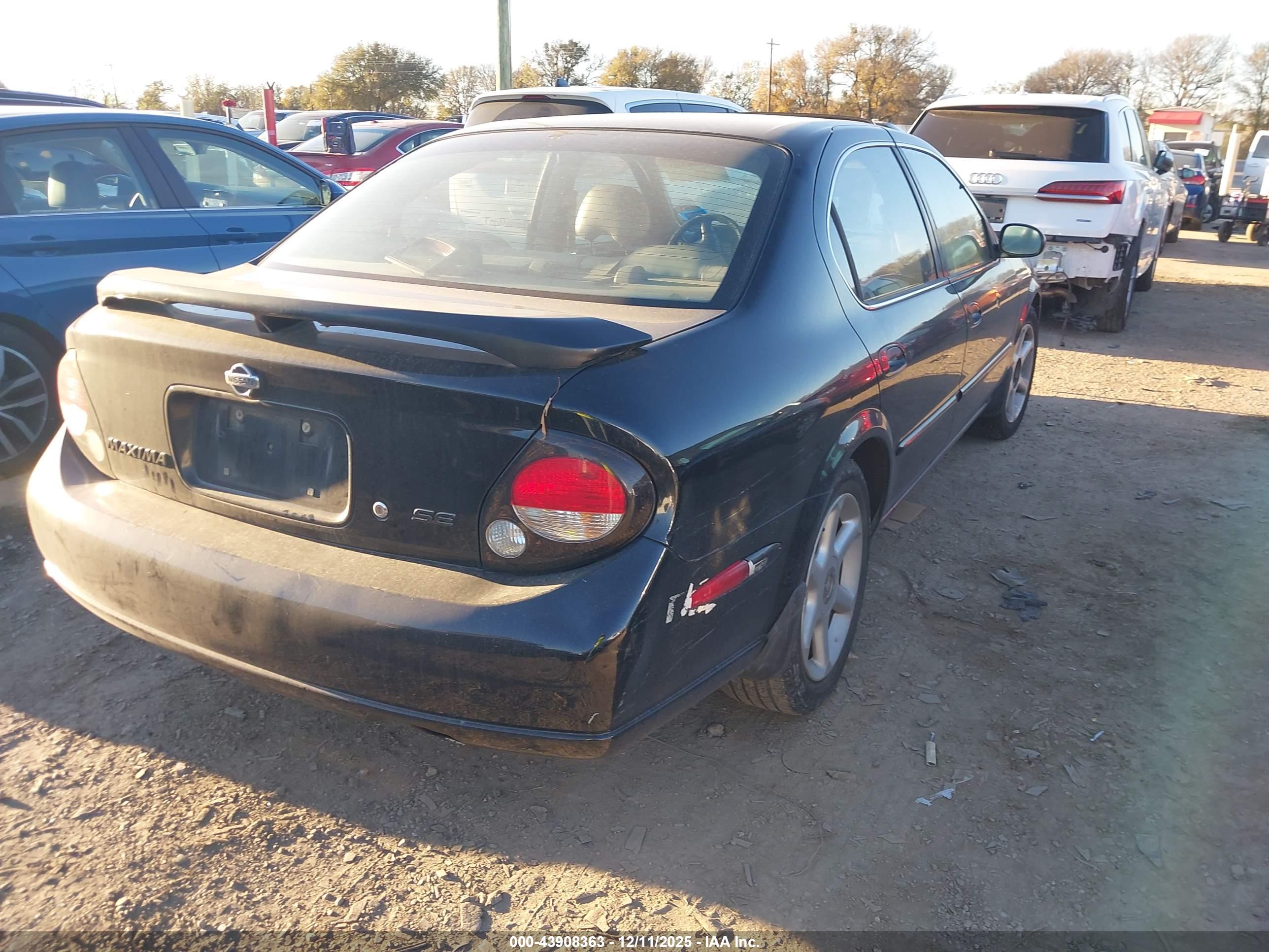 NISSAN MAXIMA image 4