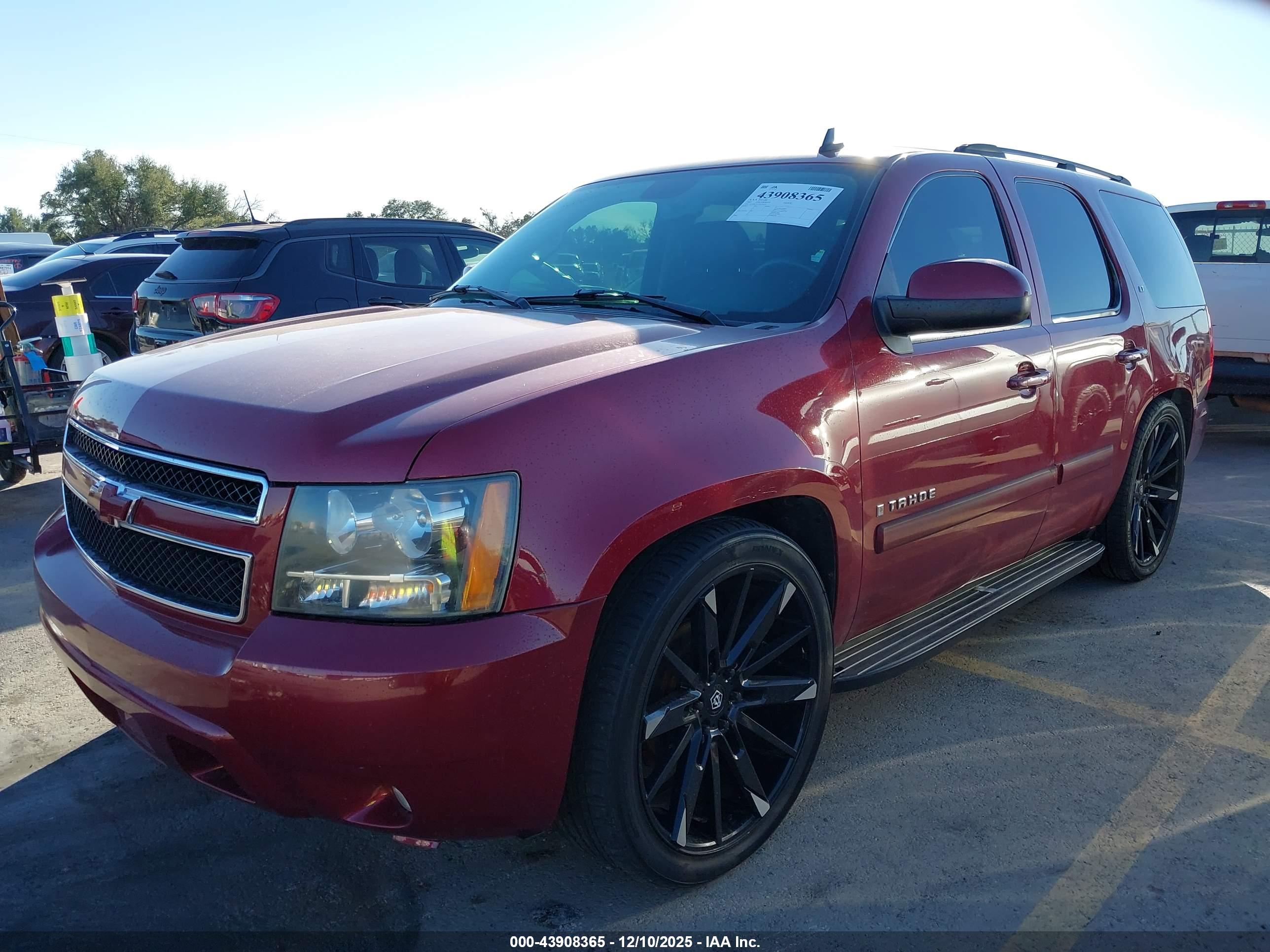 CHEVROLET TAHOE image 2