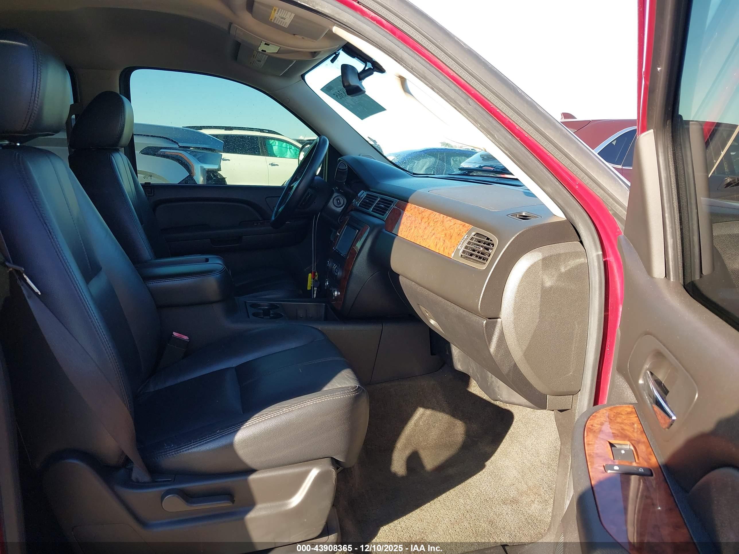 CHEVROLET TAHOE image 5