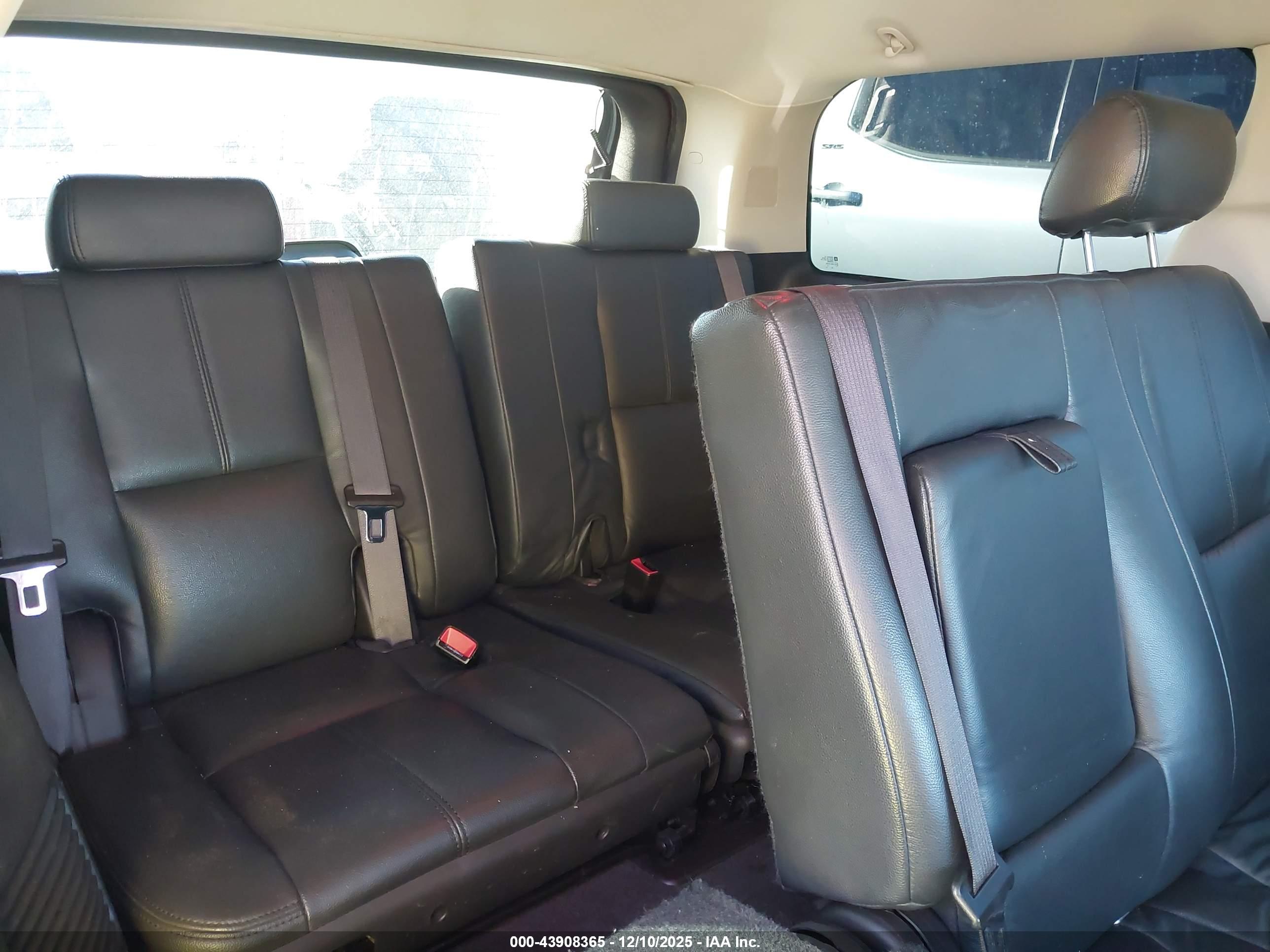 CHEVROLET TAHOE image 8
