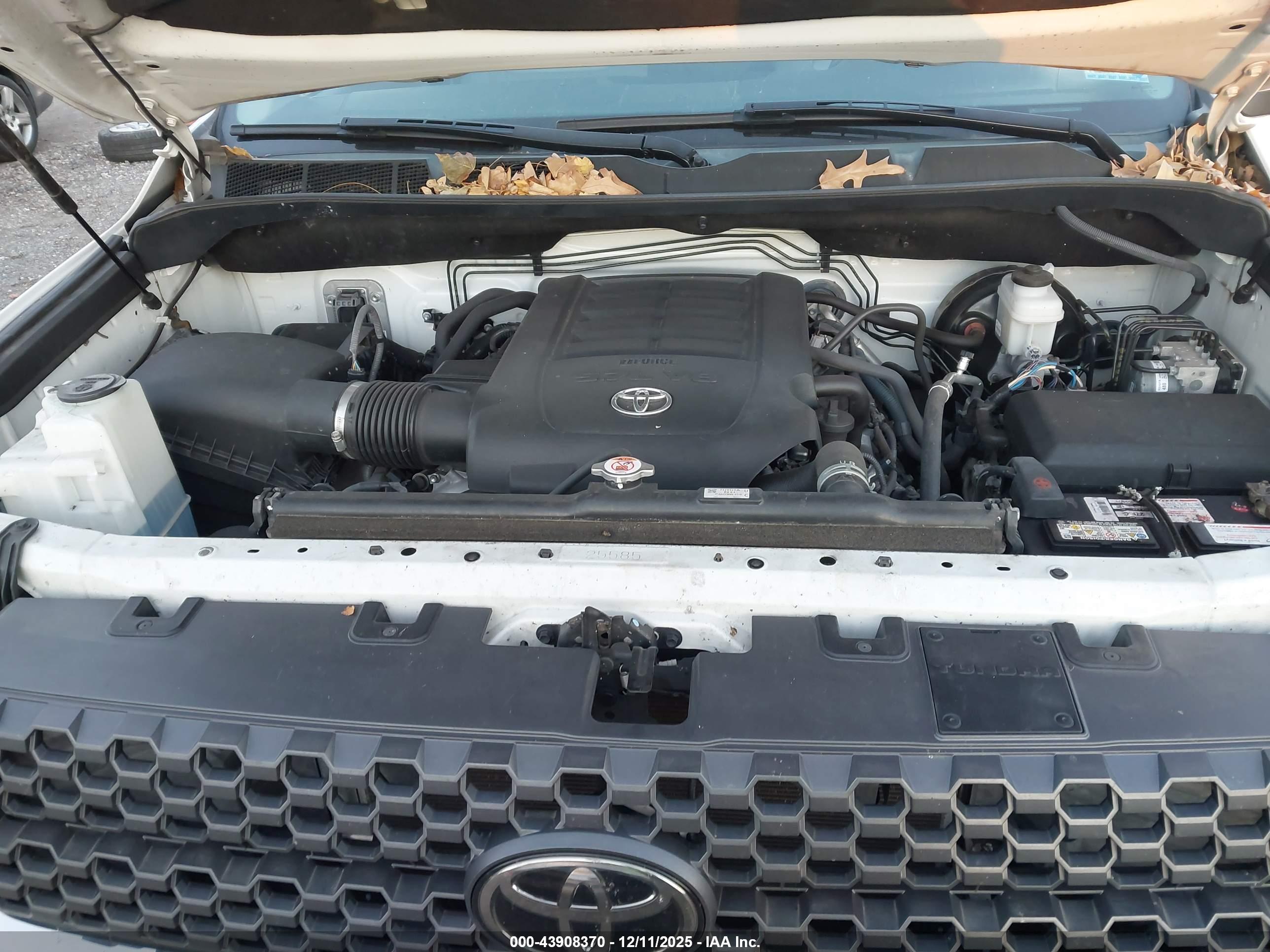 TOYOTA TUNDRA image 10
