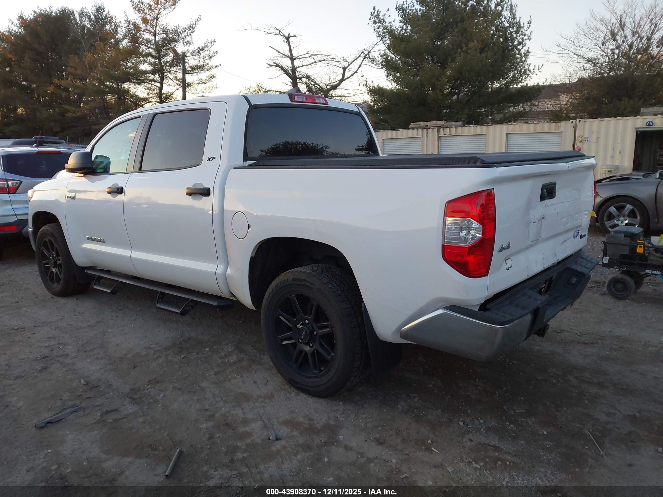 TOYOTA TUNDRA image 3