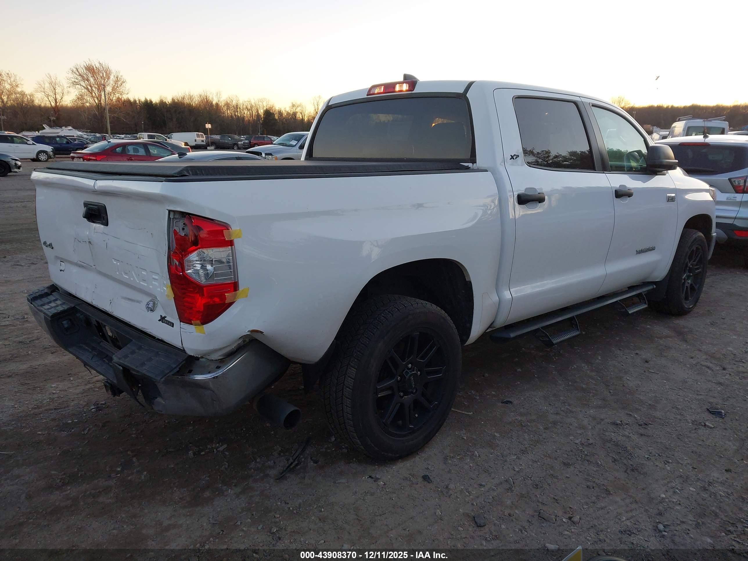 TOYOTA TUNDRA image 4
