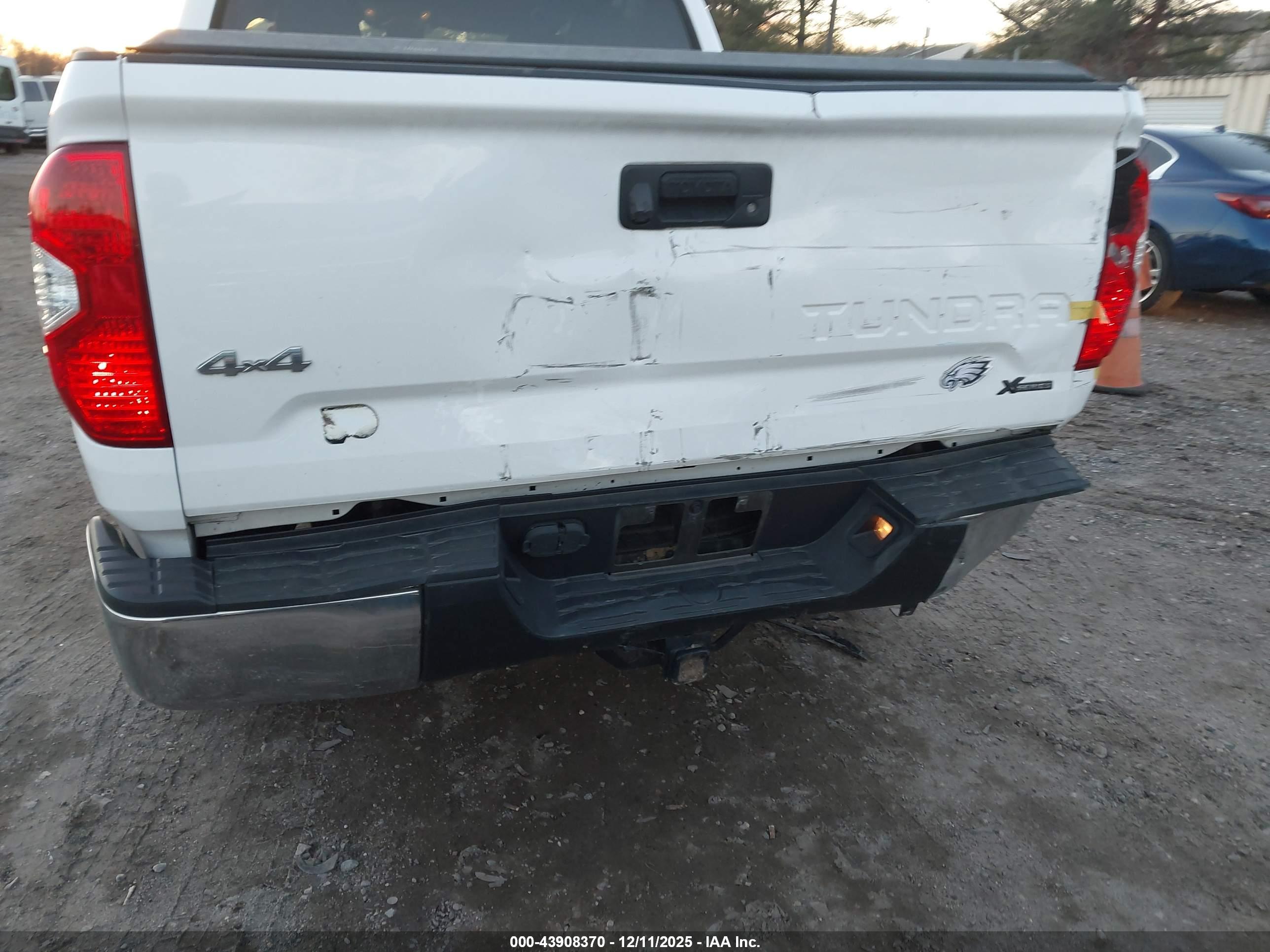 TOYOTA TUNDRA image 6