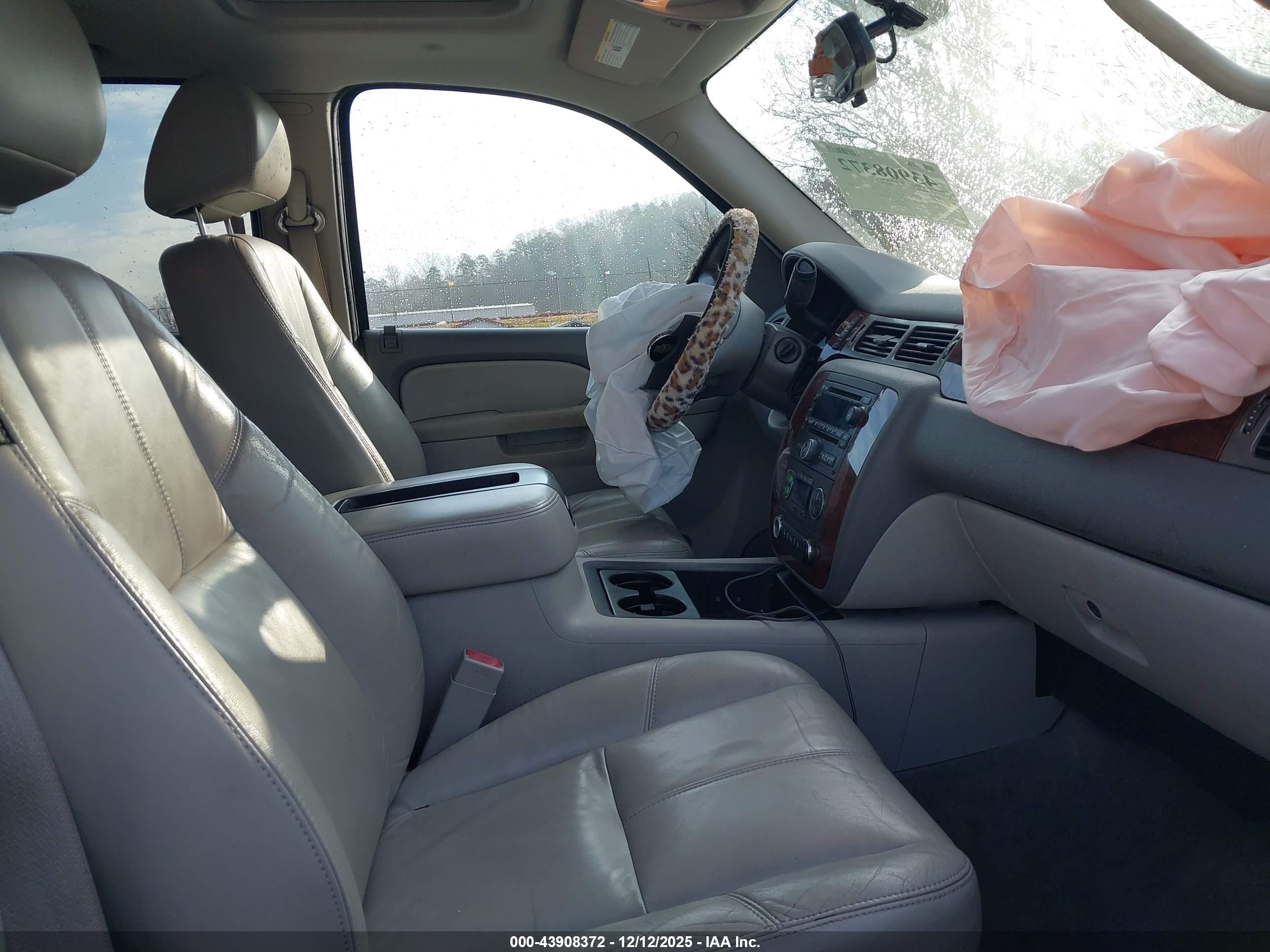CHEVROLET TAHOE image 5