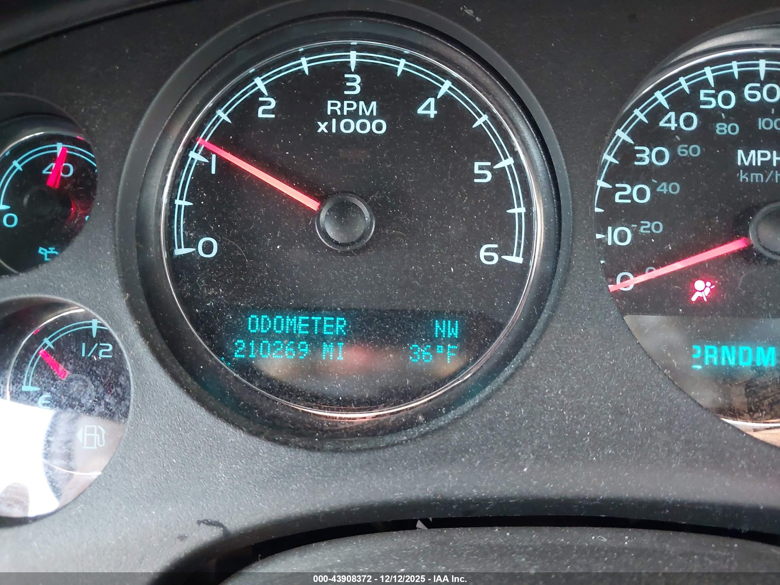 CHEVROLET TAHOE image 7
