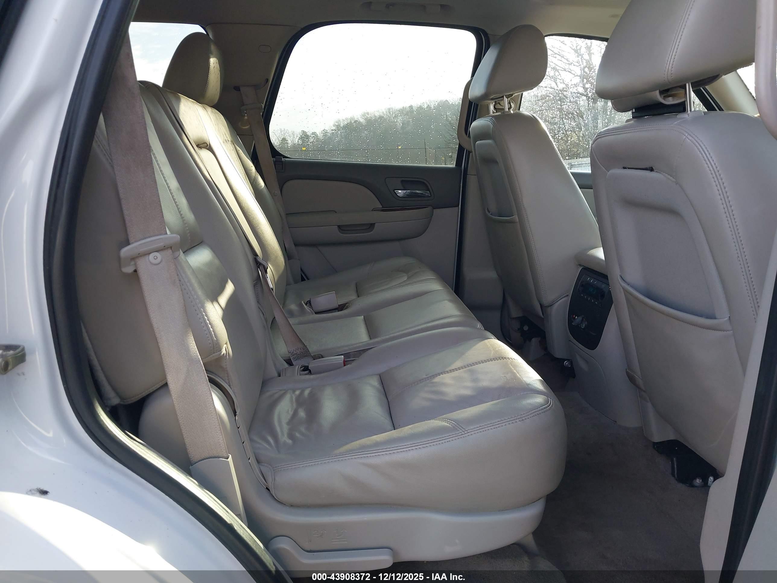 CHEVROLET TAHOE image 8
