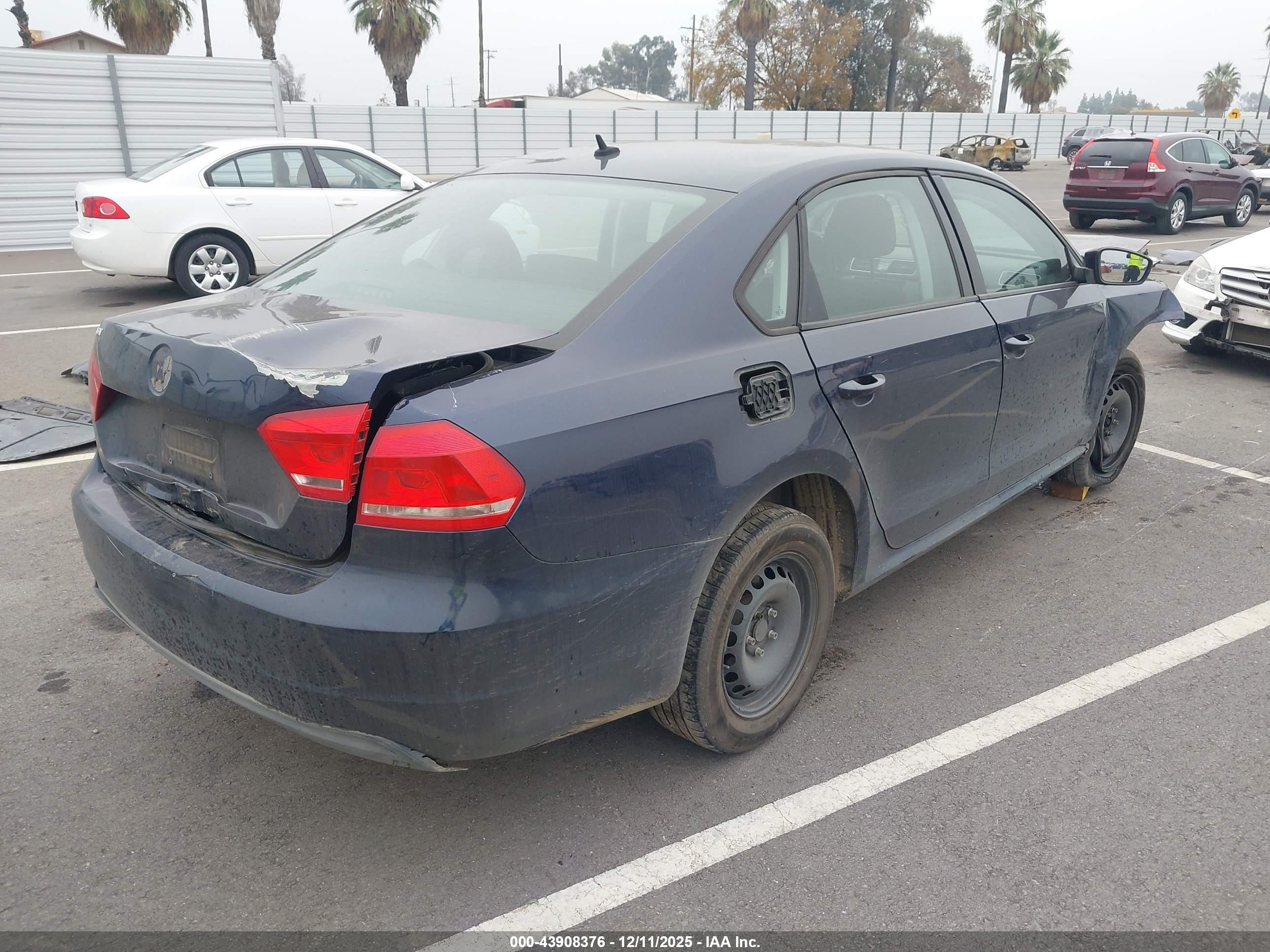 VOLKSWAGEN PASSAT image 4
