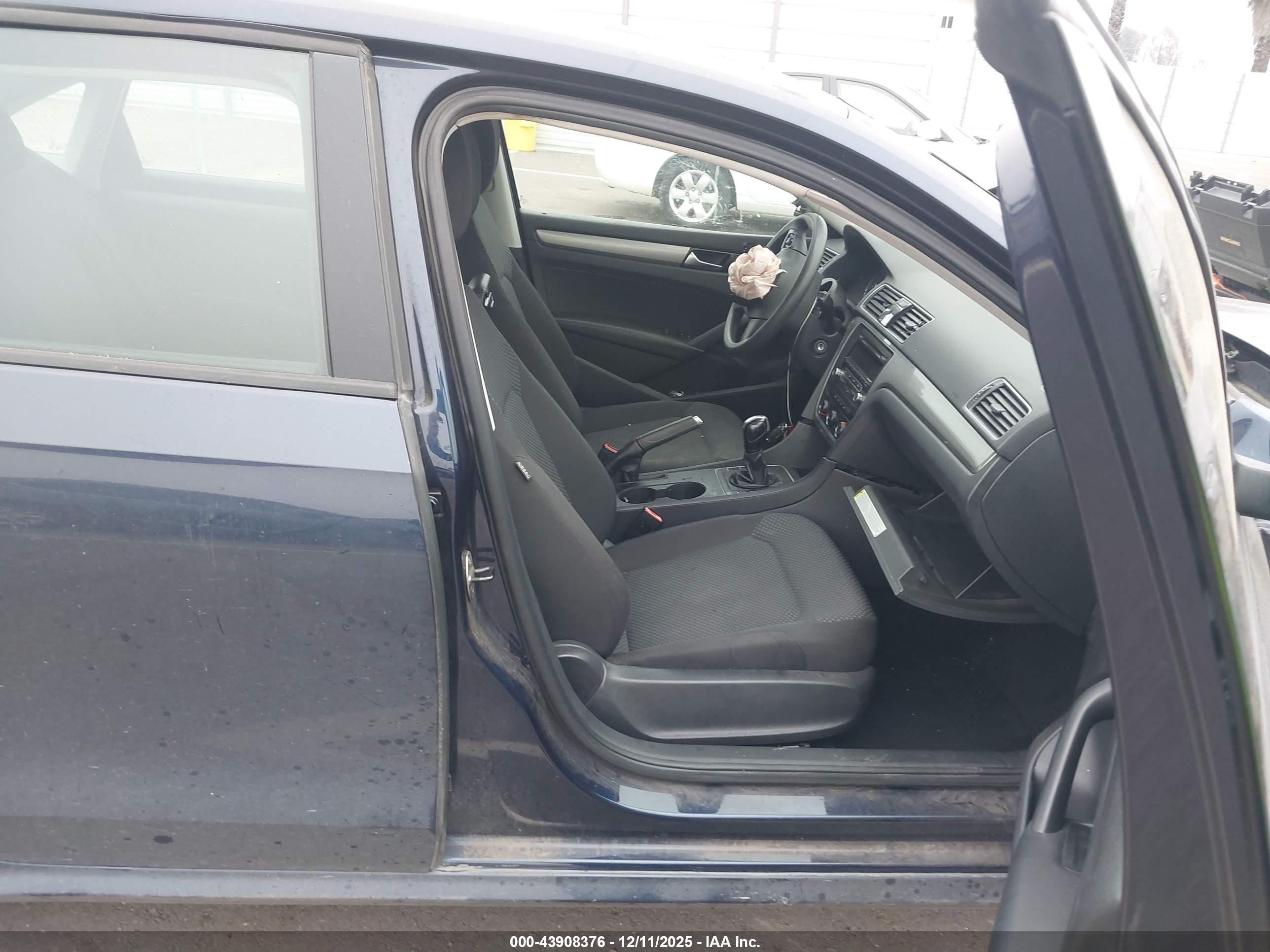 VOLKSWAGEN PASSAT image 5