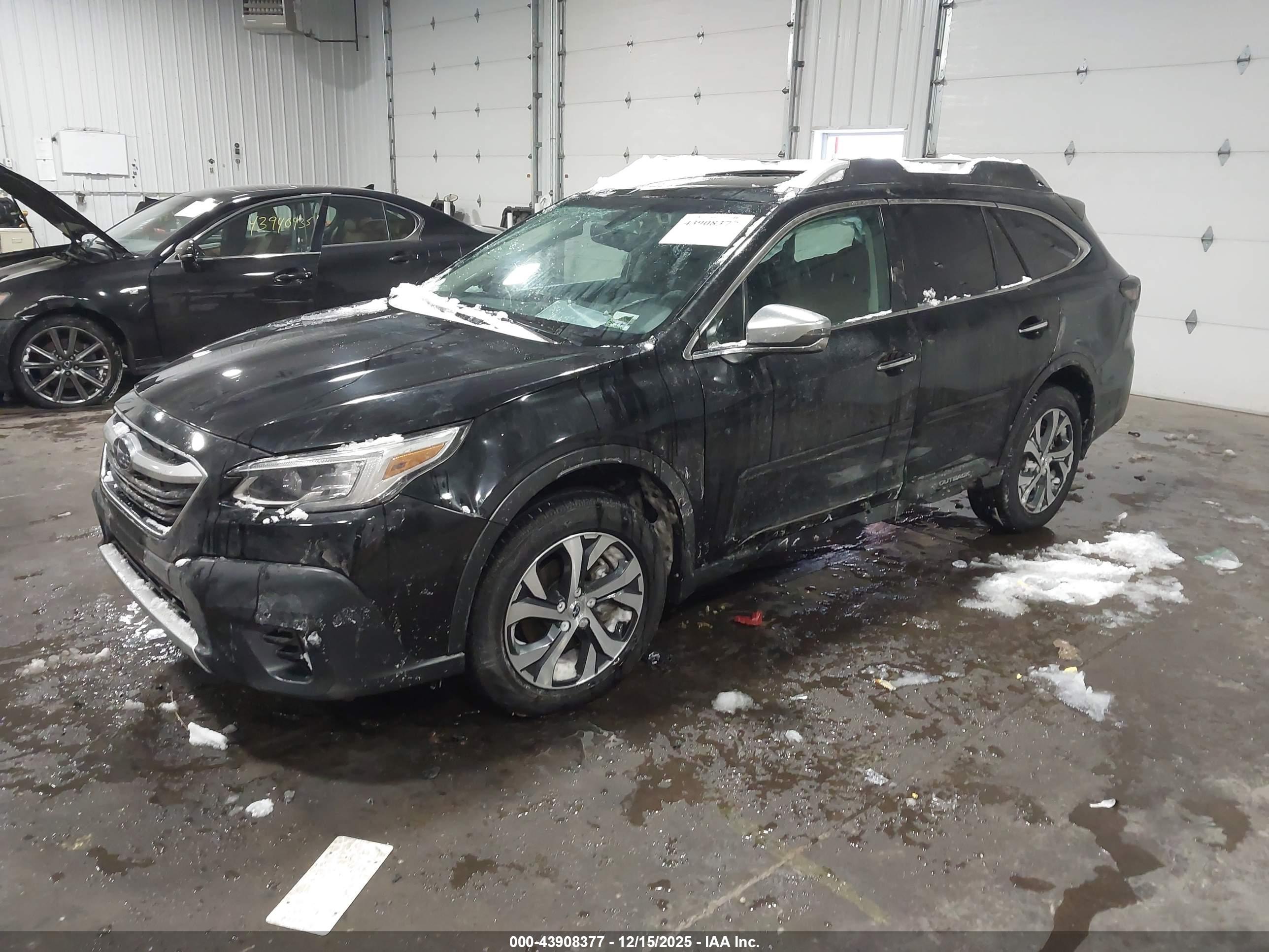 SUBARU OUTBACK image 2