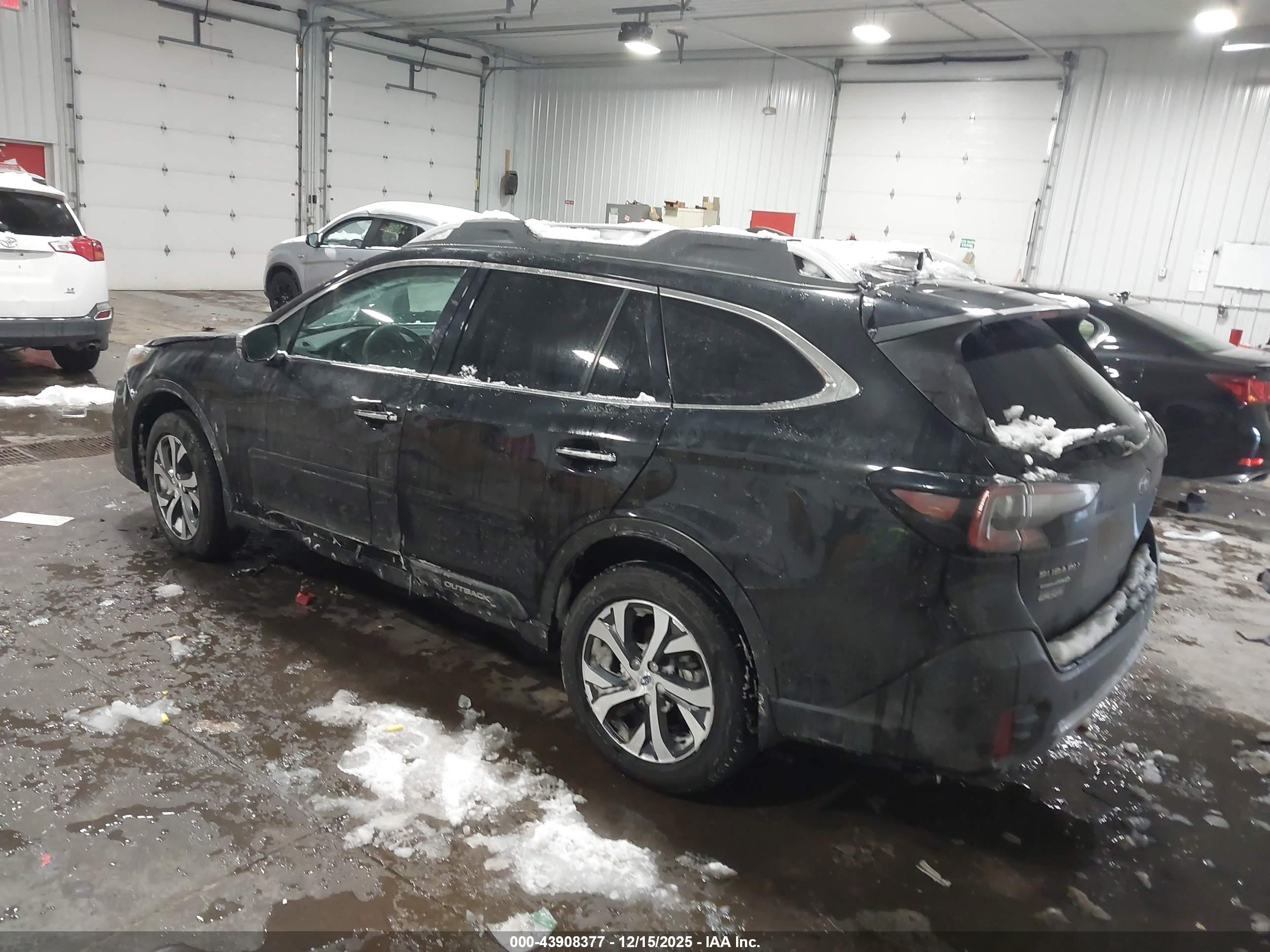 SUBARU OUTBACK image 3