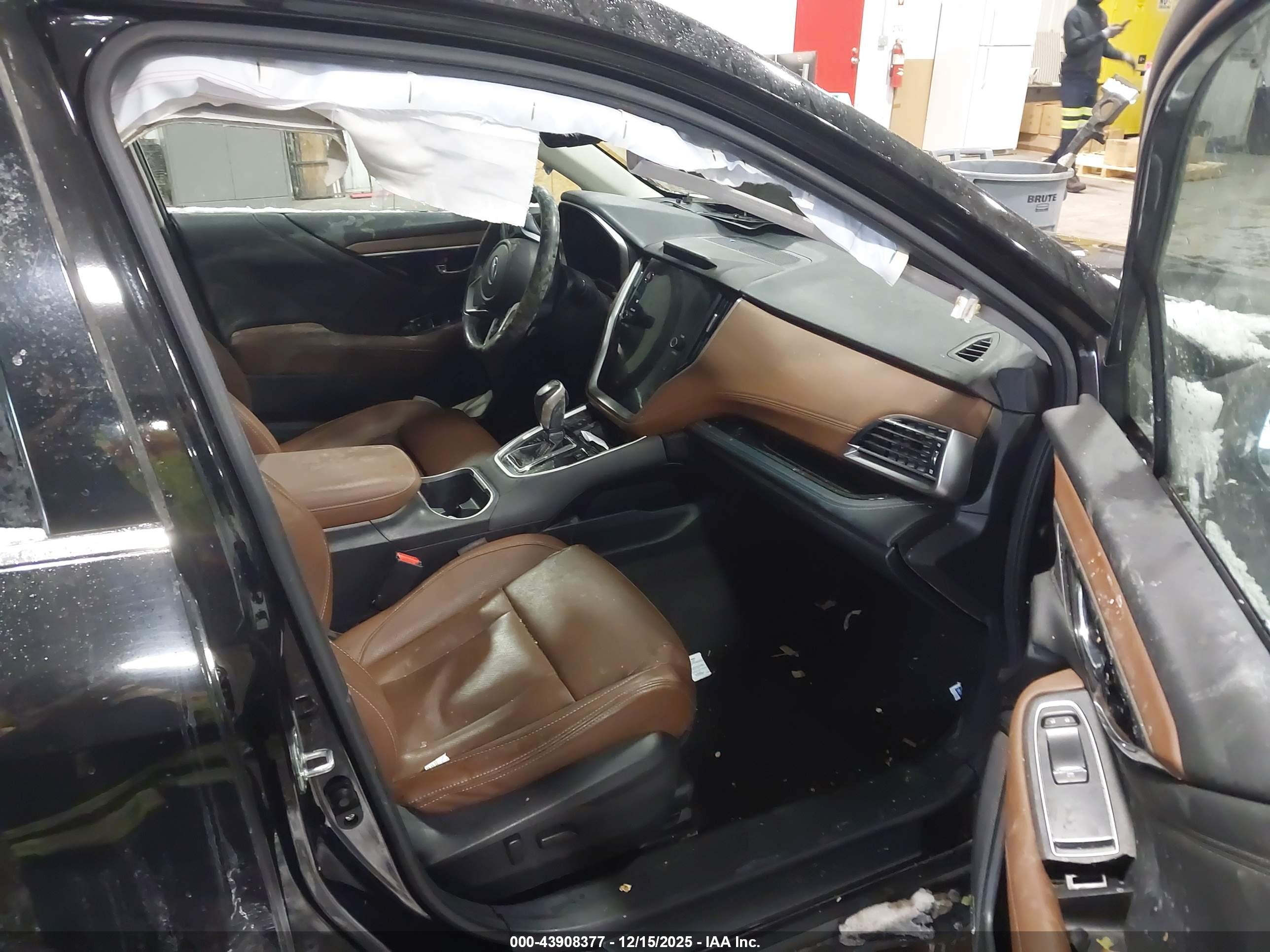 SUBARU OUTBACK image 5