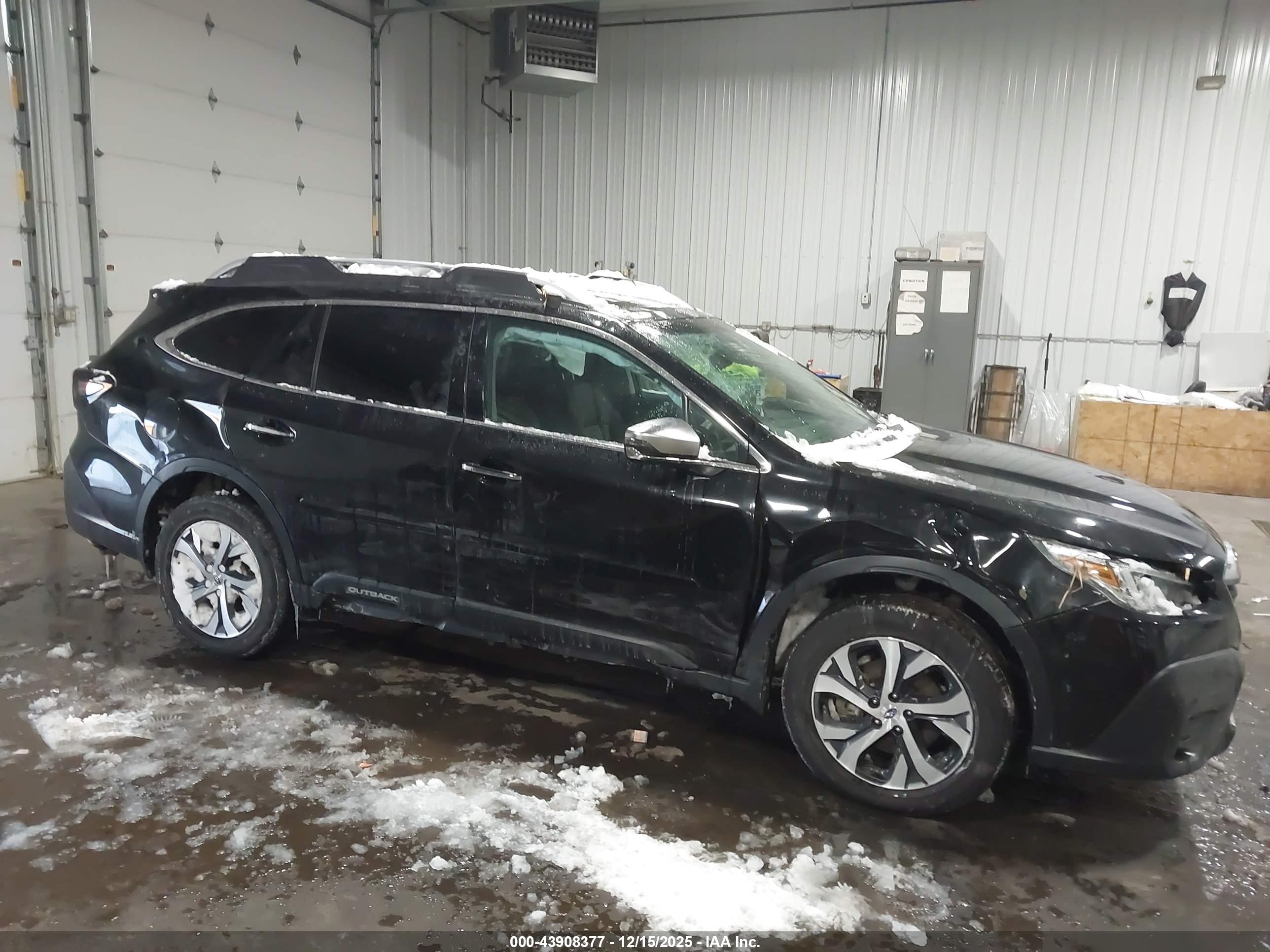SUBARU OUTBACK image 6