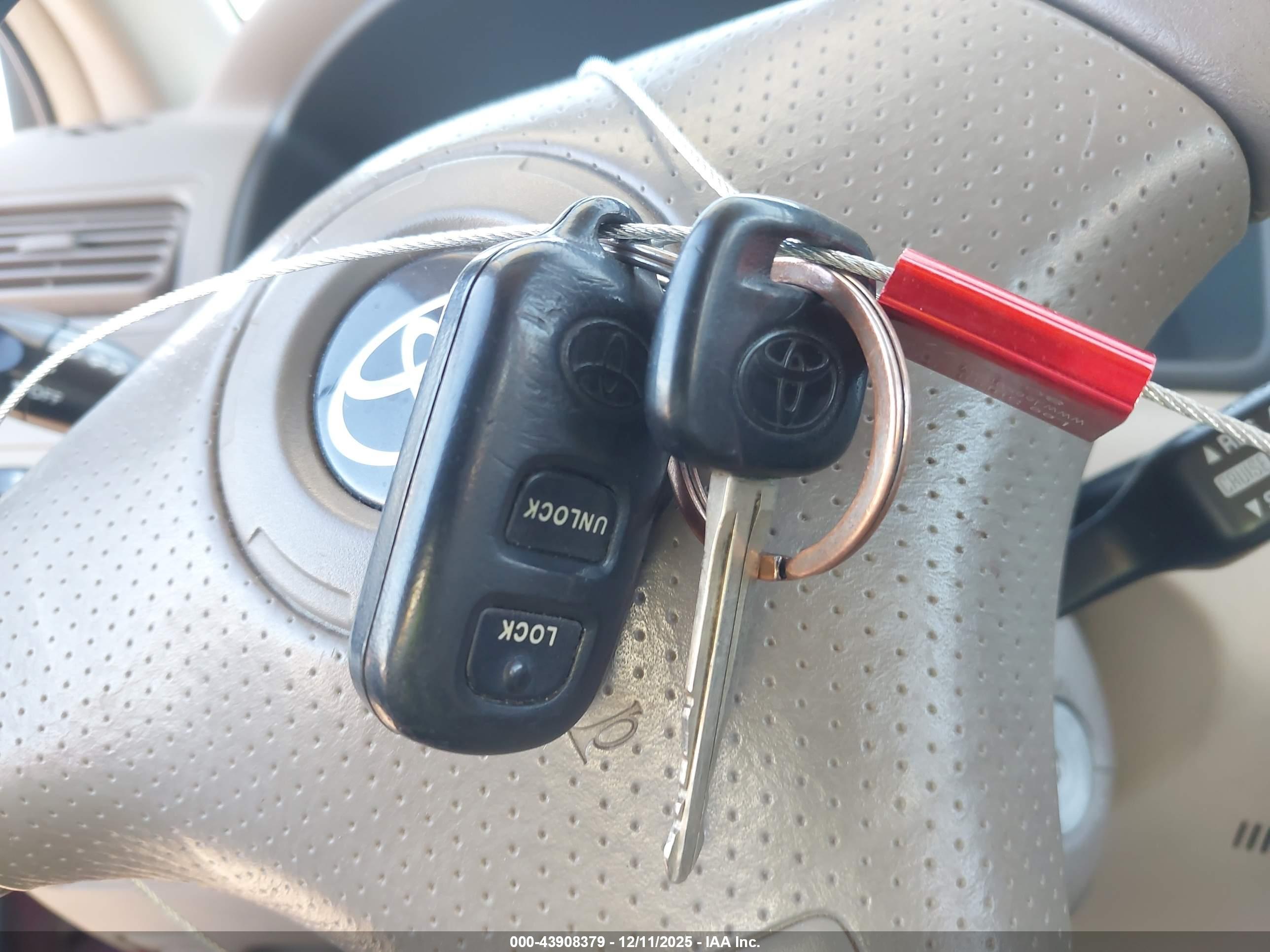 TOYOTA COROLLA image 11