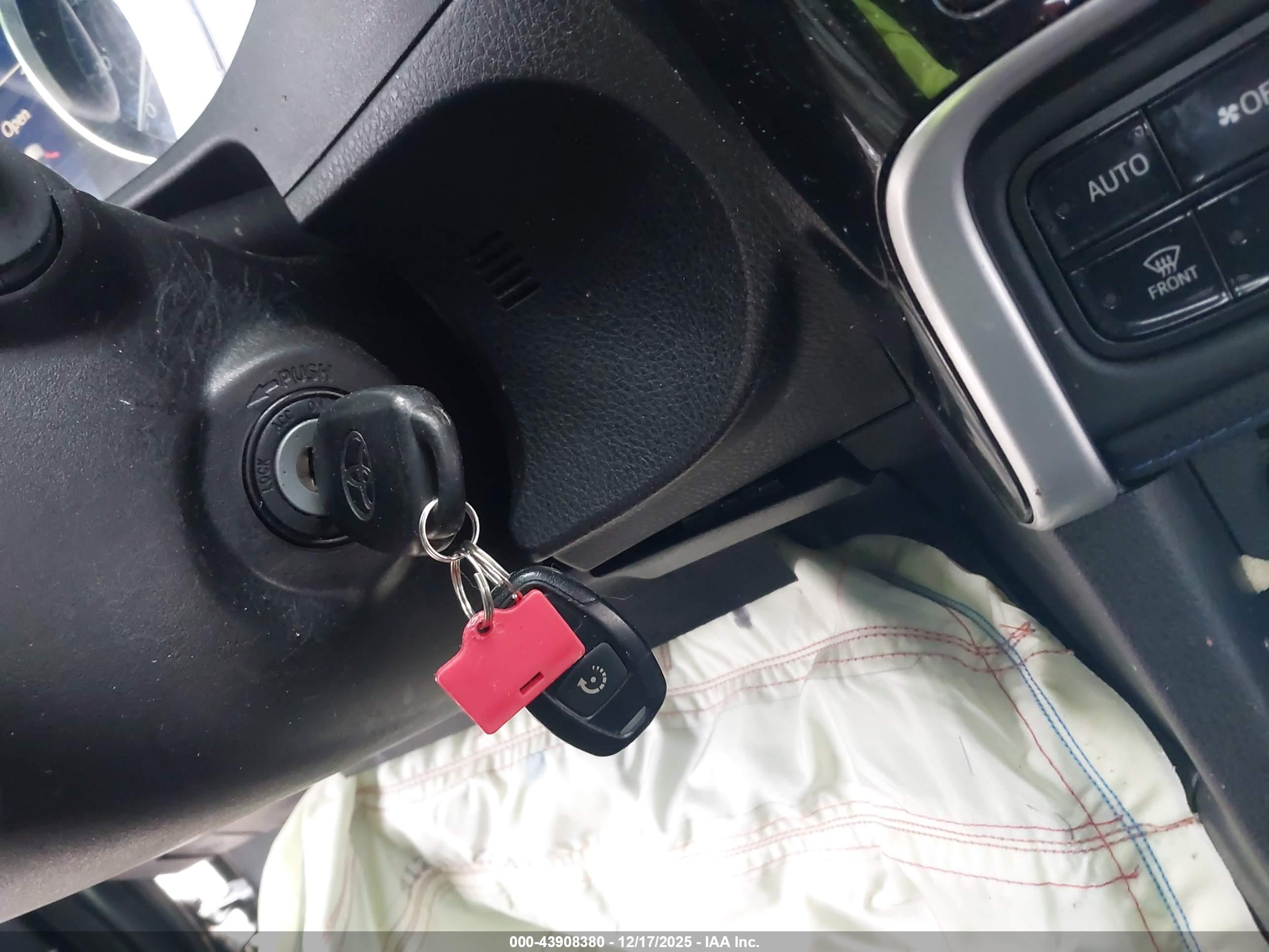 TOYOTA COROLLA image 11
