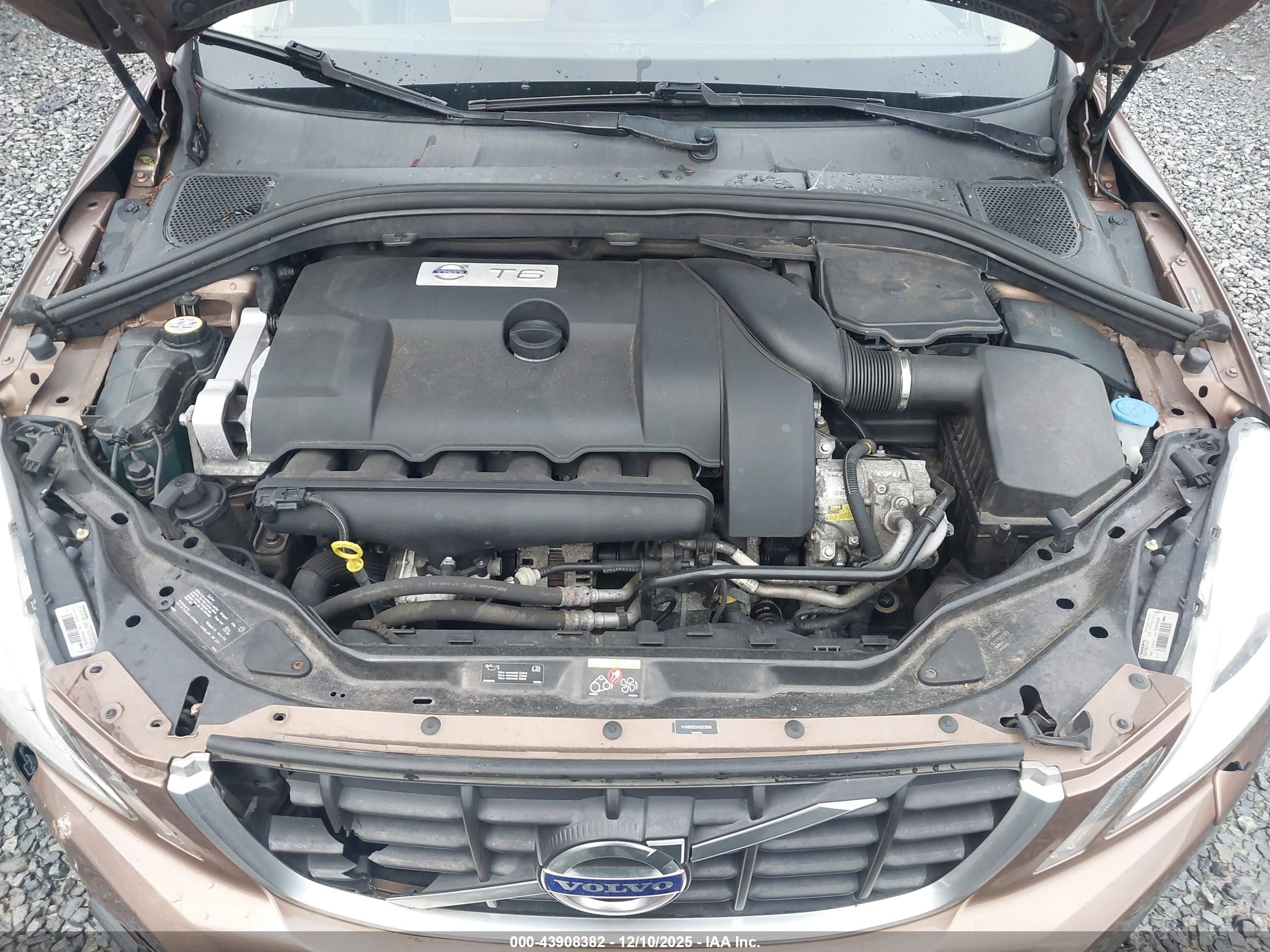 VOLVO XC60 image 10