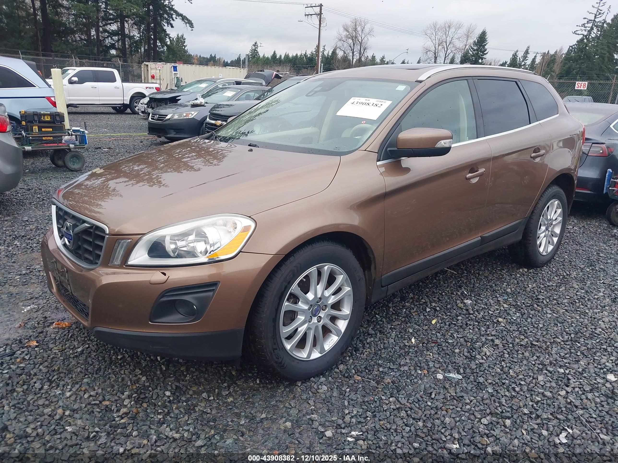VOLVO XC60 image 2