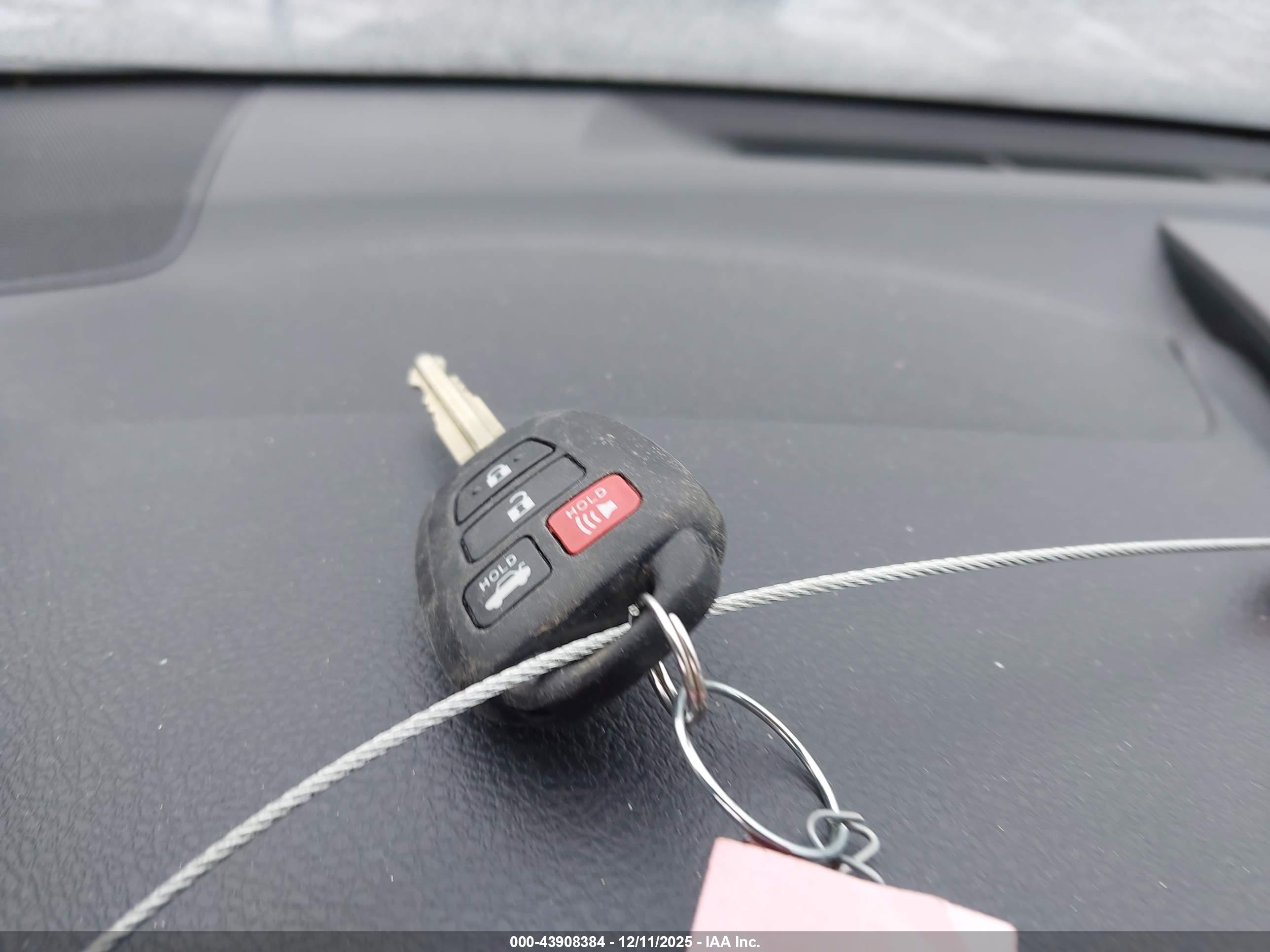 TOYOTA CAMRY image 11