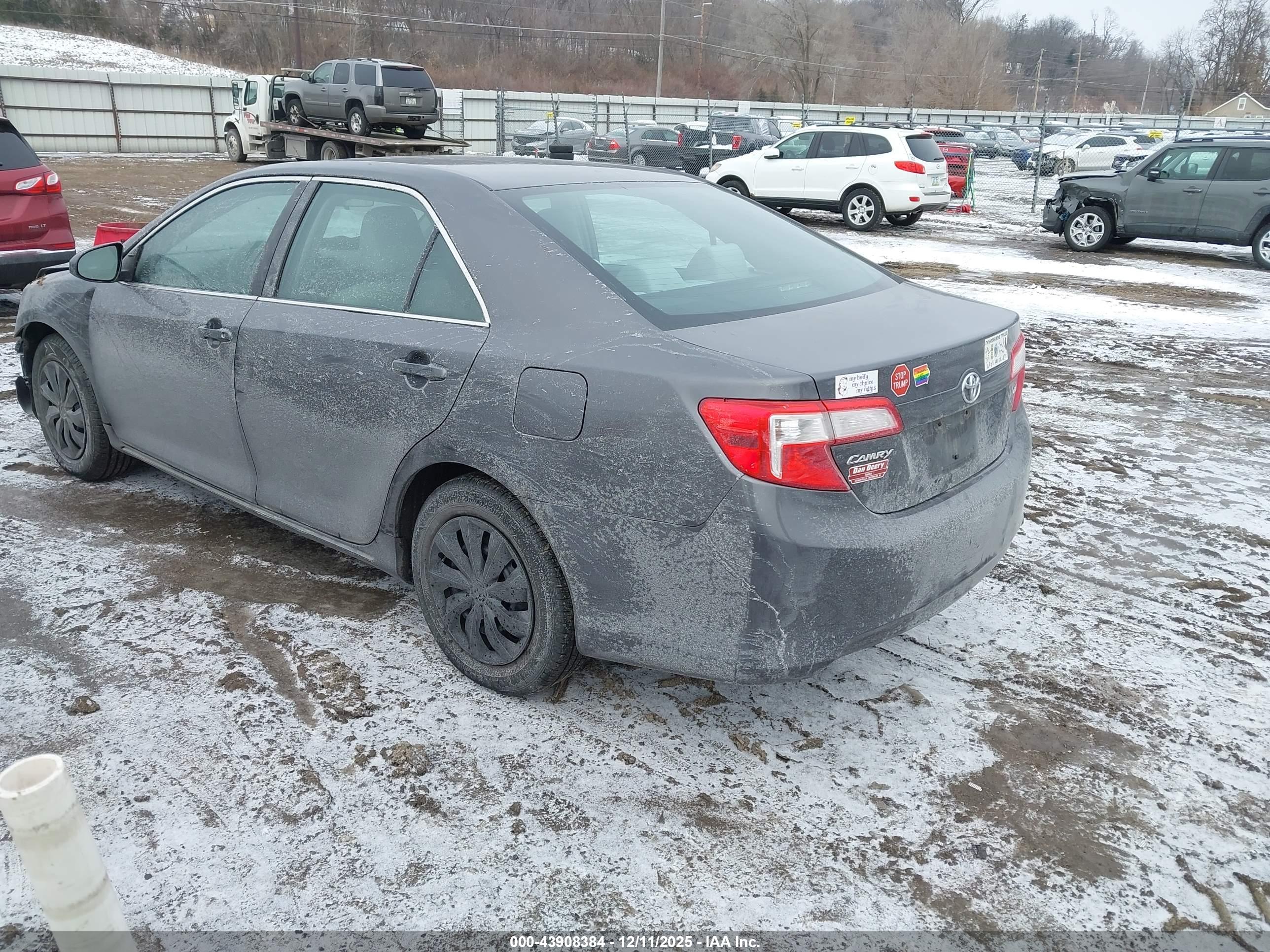 TOYOTA CAMRY image 3