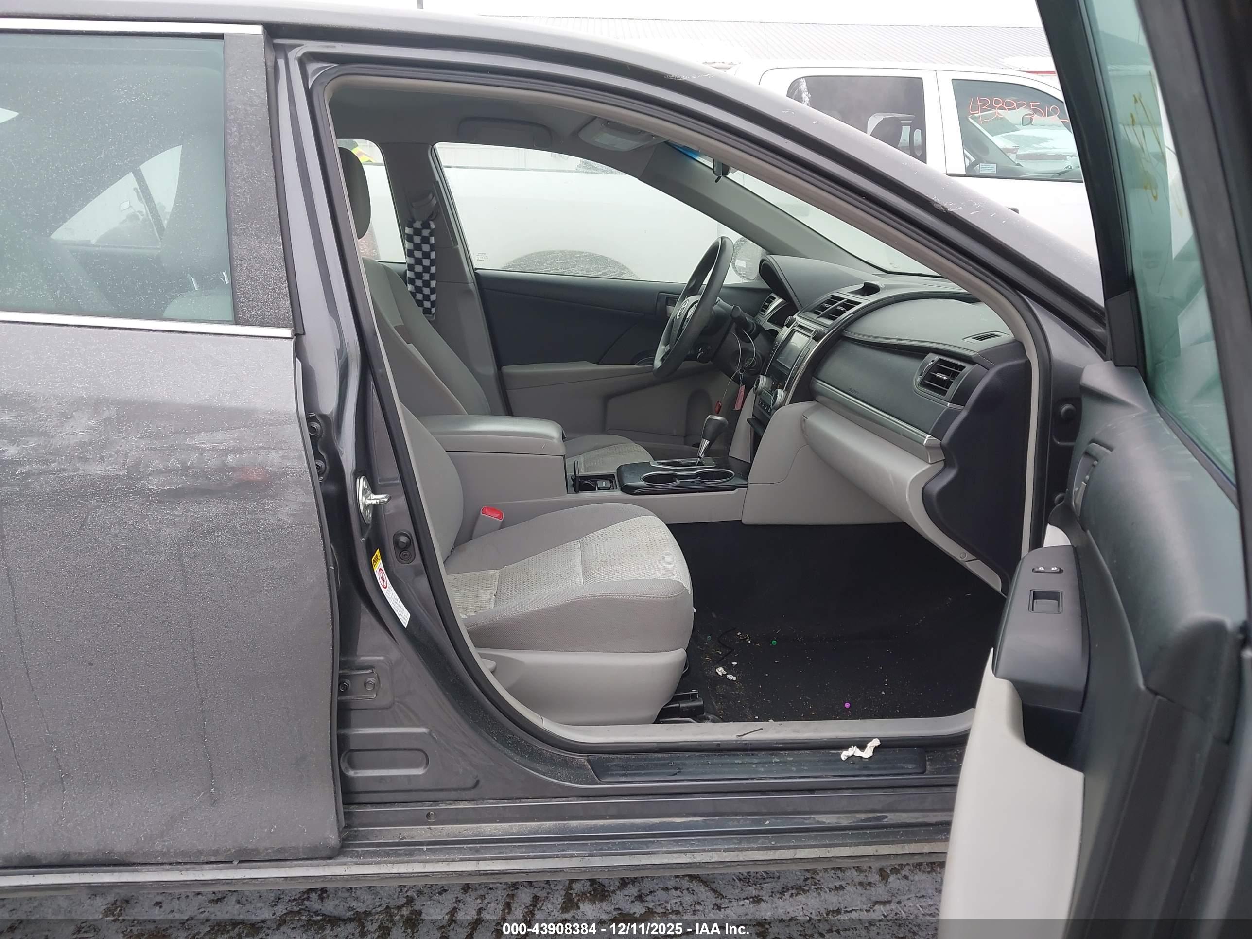 TOYOTA CAMRY image 5