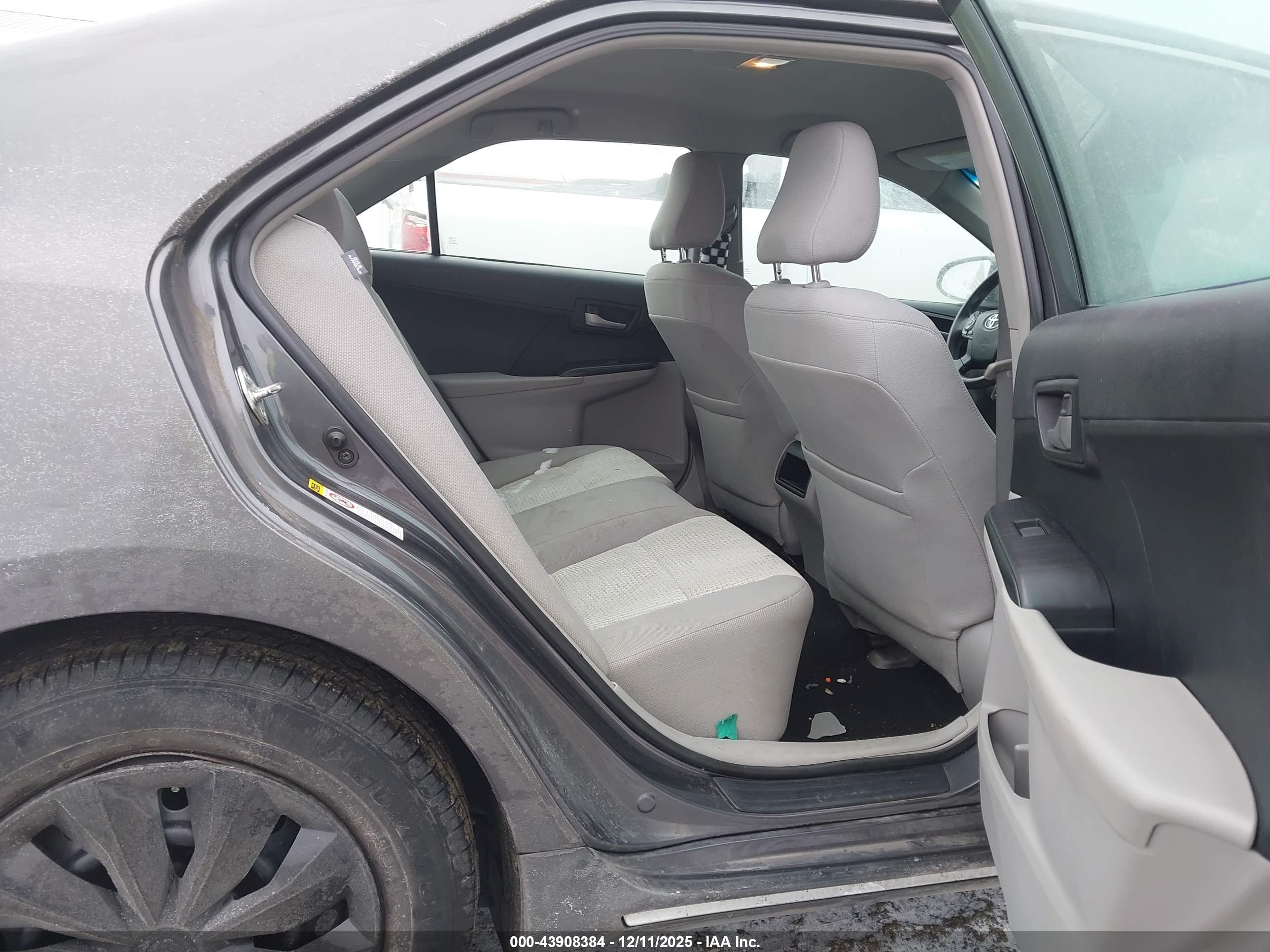 TOYOTA CAMRY image 8