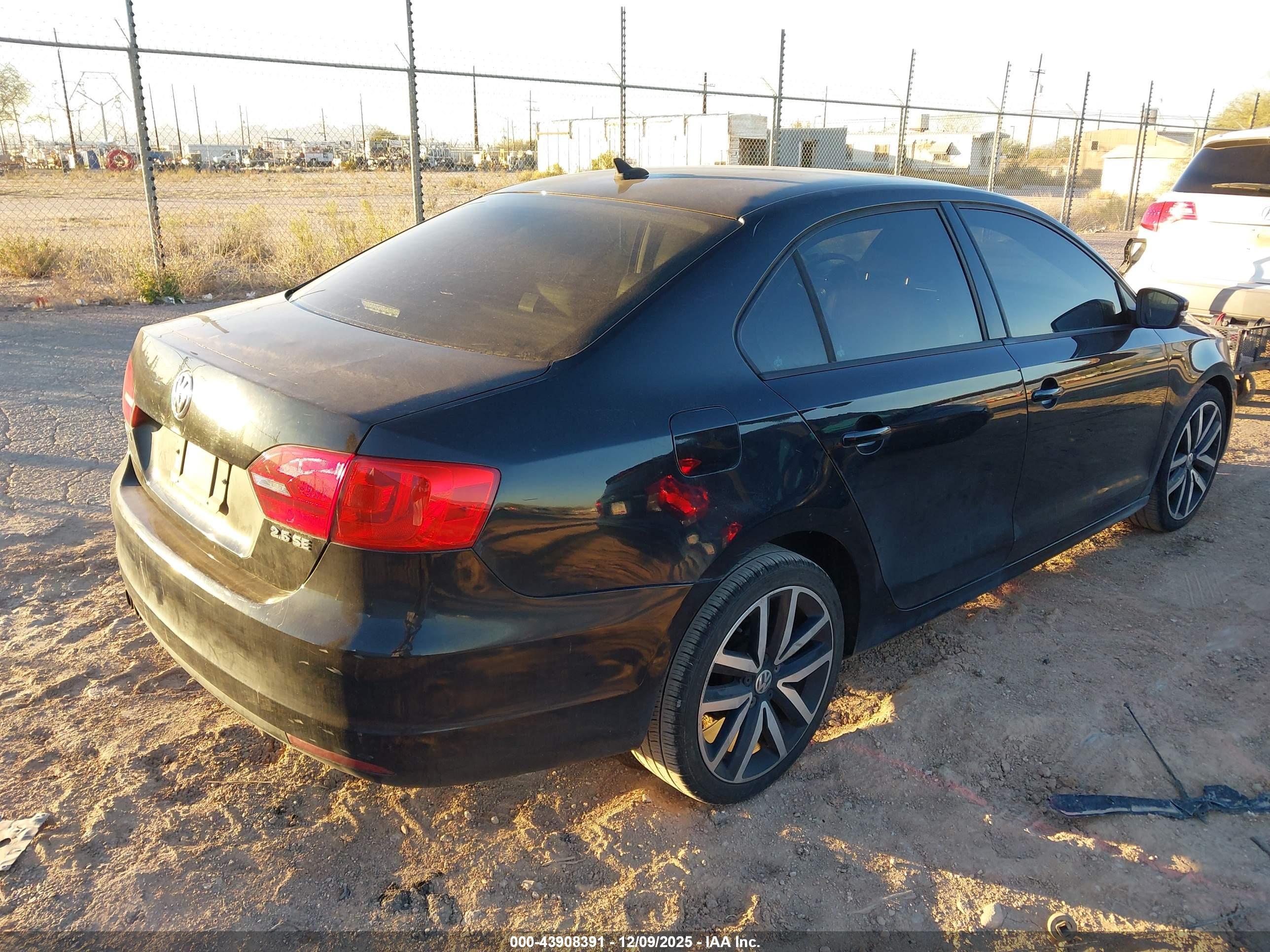 VOLKSWAGEN JETTA image 4