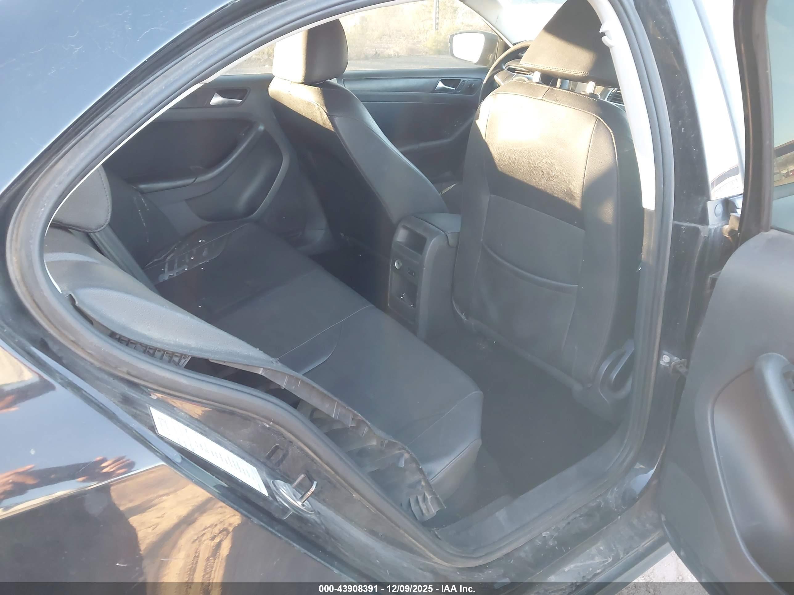 VOLKSWAGEN JETTA image 8